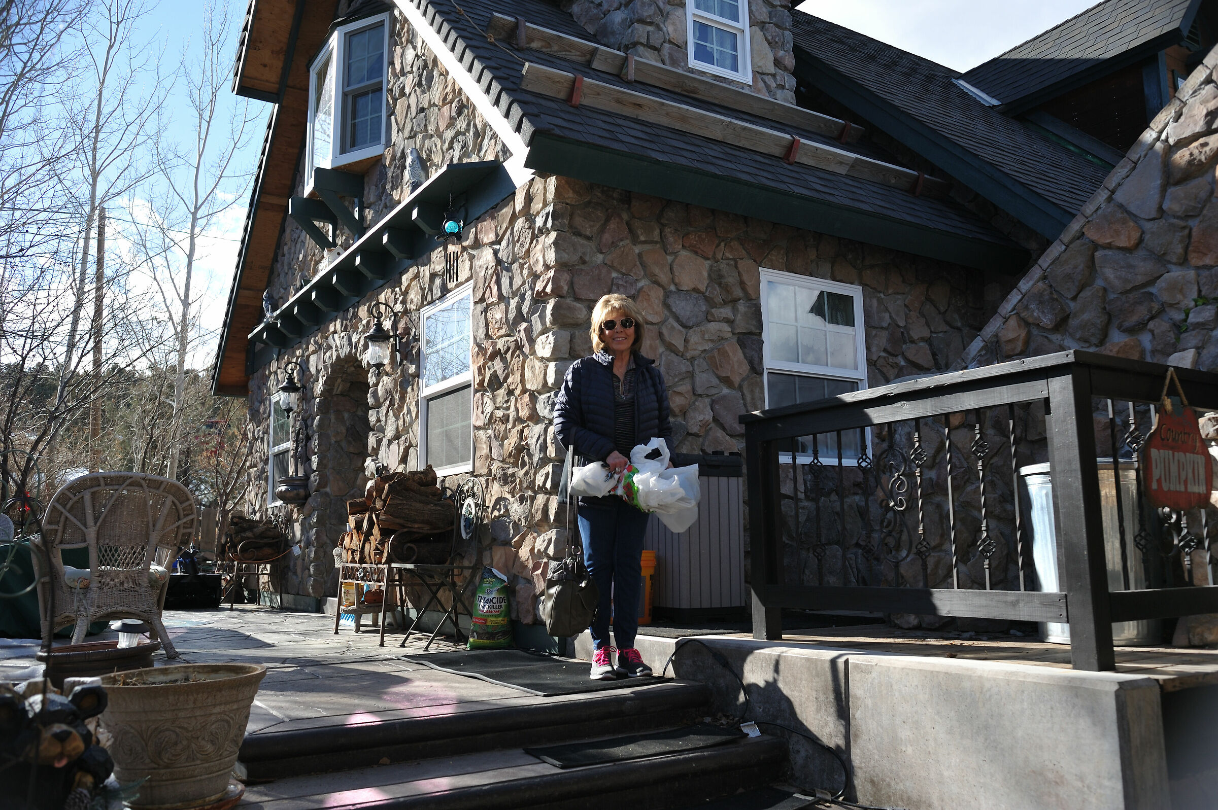 fuori per la spesa in una giornata invernale