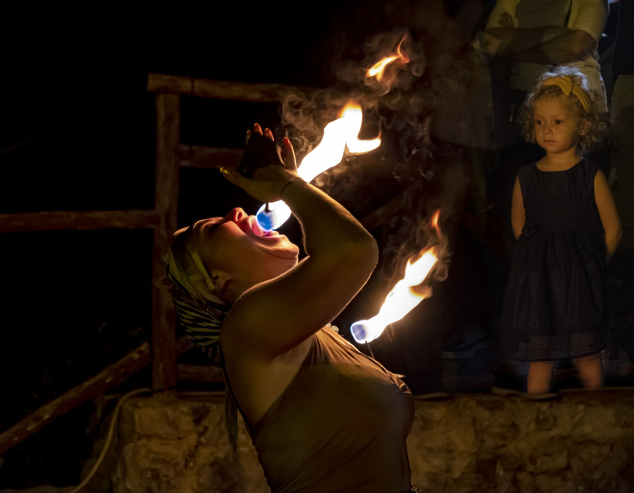 La mangiafuoco e la bambina