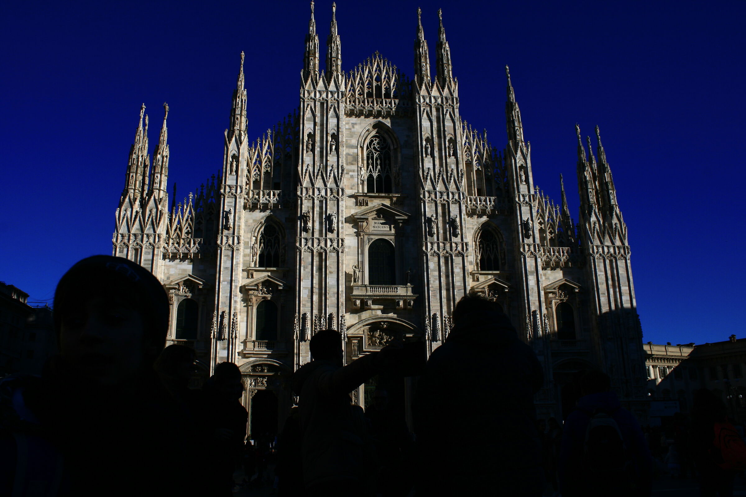 "Folla in Cathedral Square"