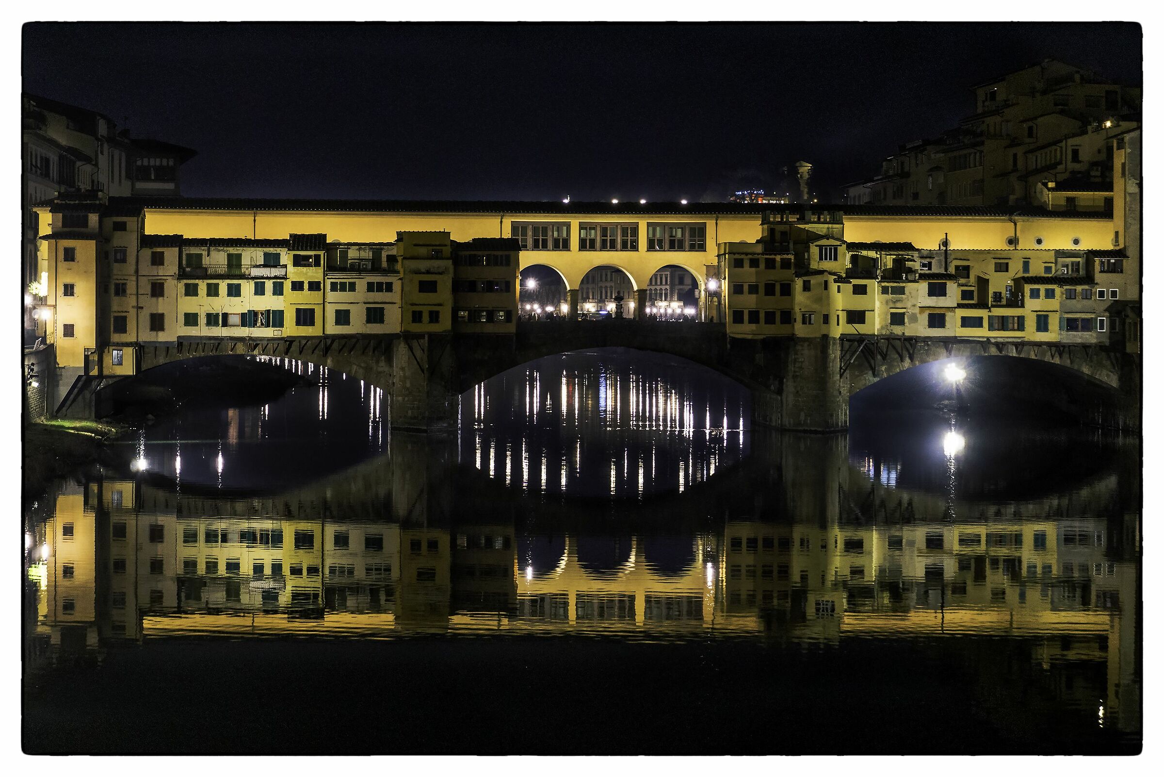 Firenze: Ponte Vecchio in una serata di pioggia.
