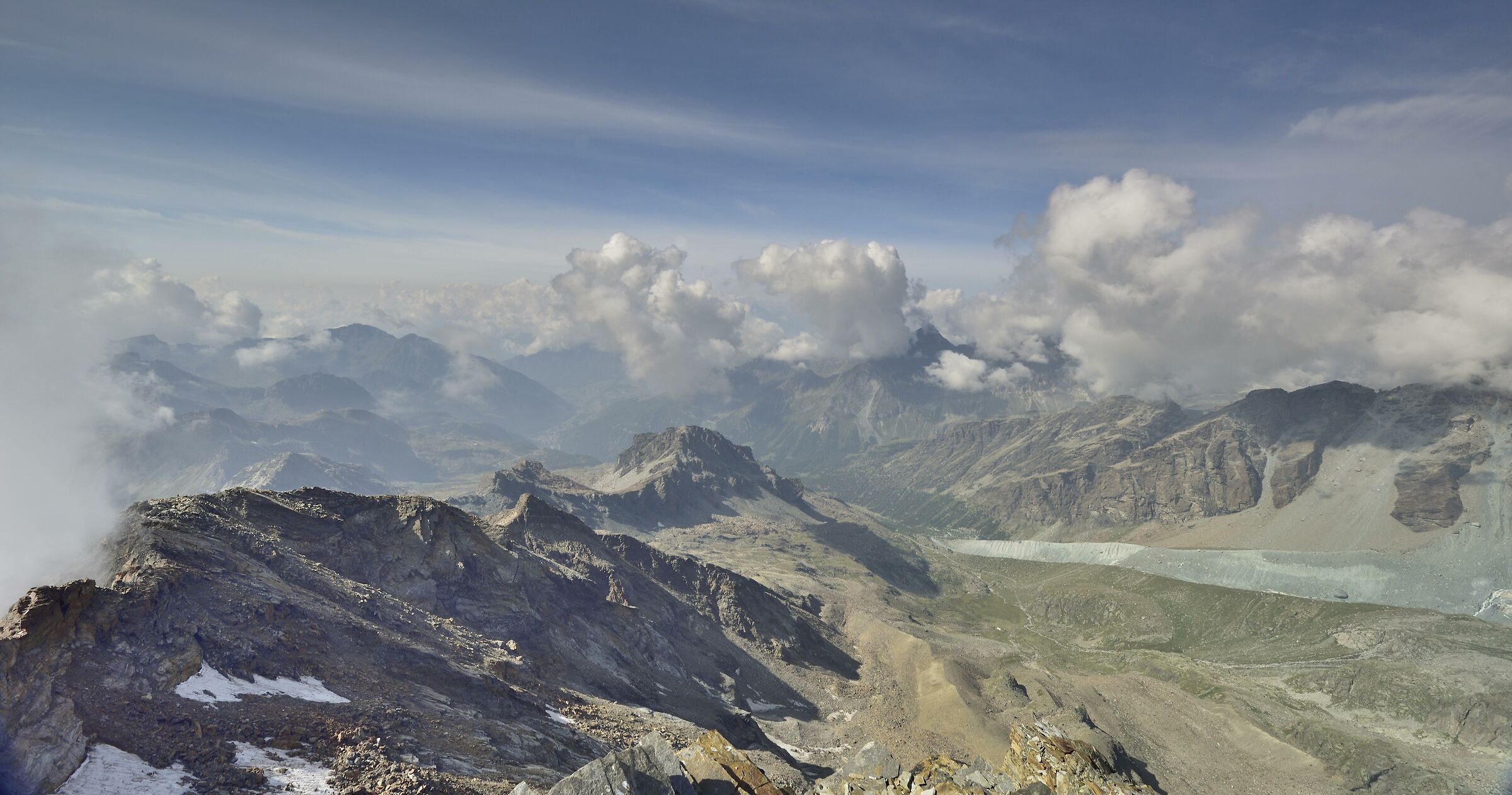 dal colle m 3585 dove e' situato il rifugio