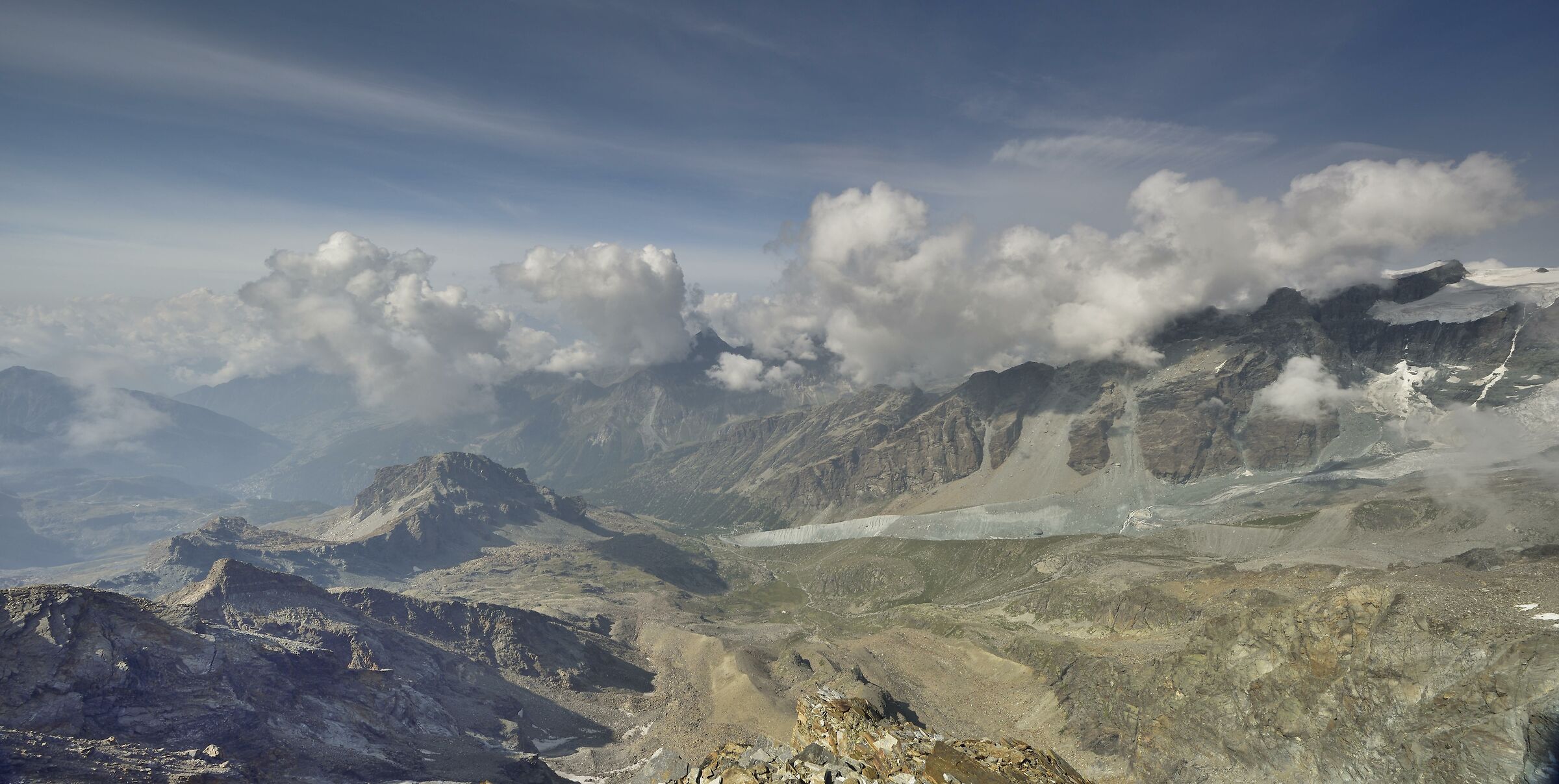 dal colle m 3585 dove e' situato il rifugio