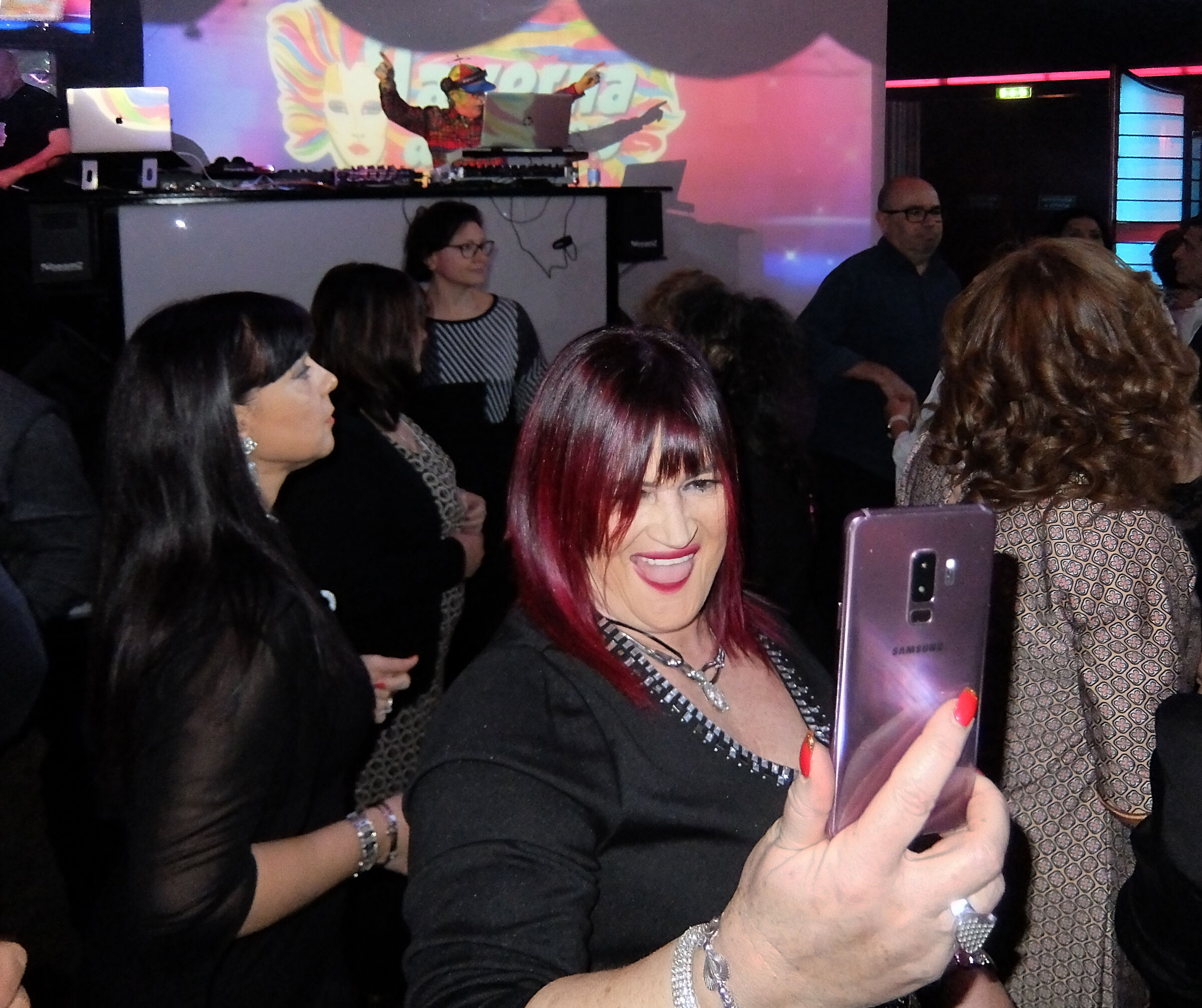 amica che balla e fa diretta fb