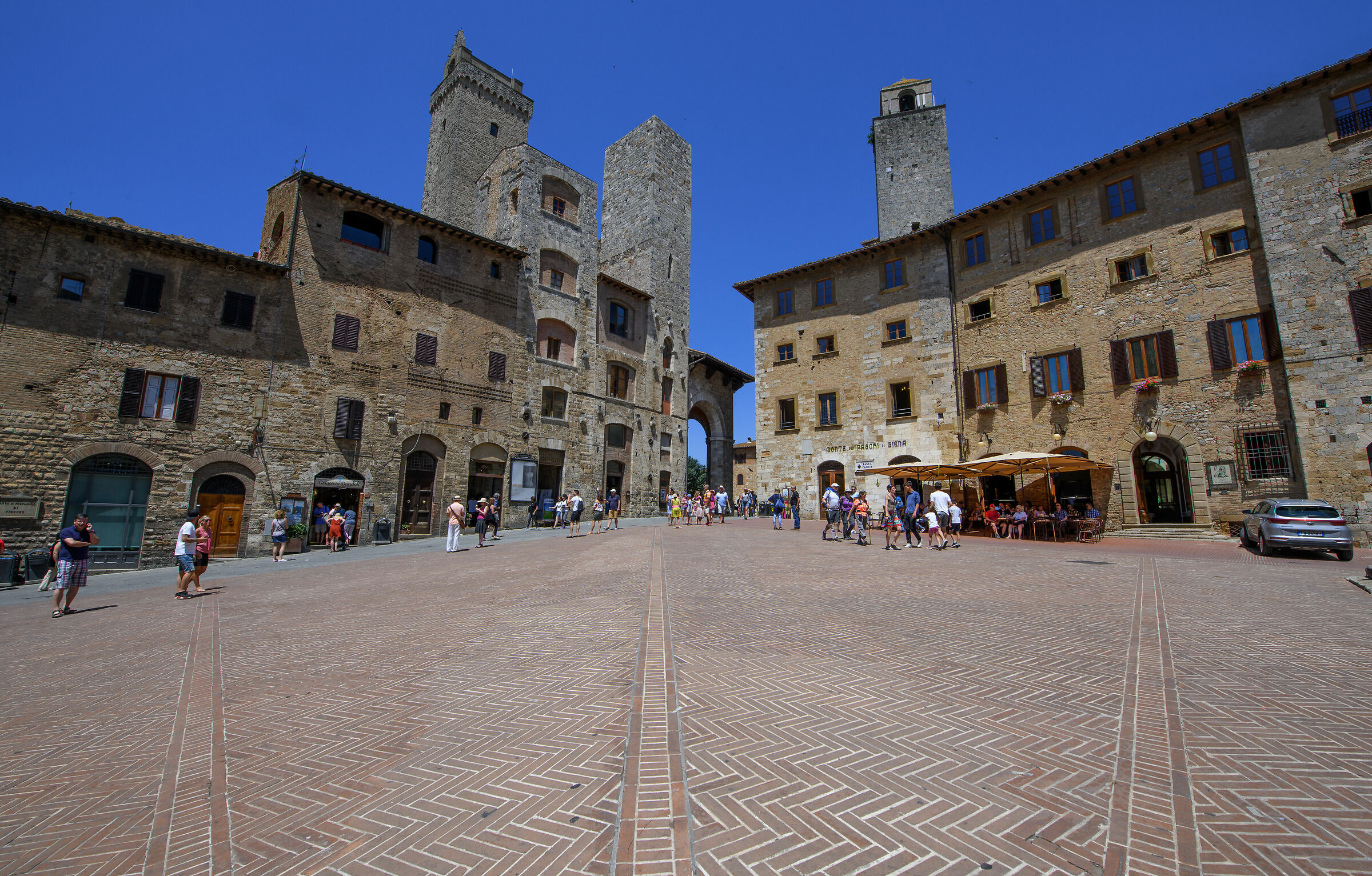 S.Gimignano (Si): Piazza della Cisterna