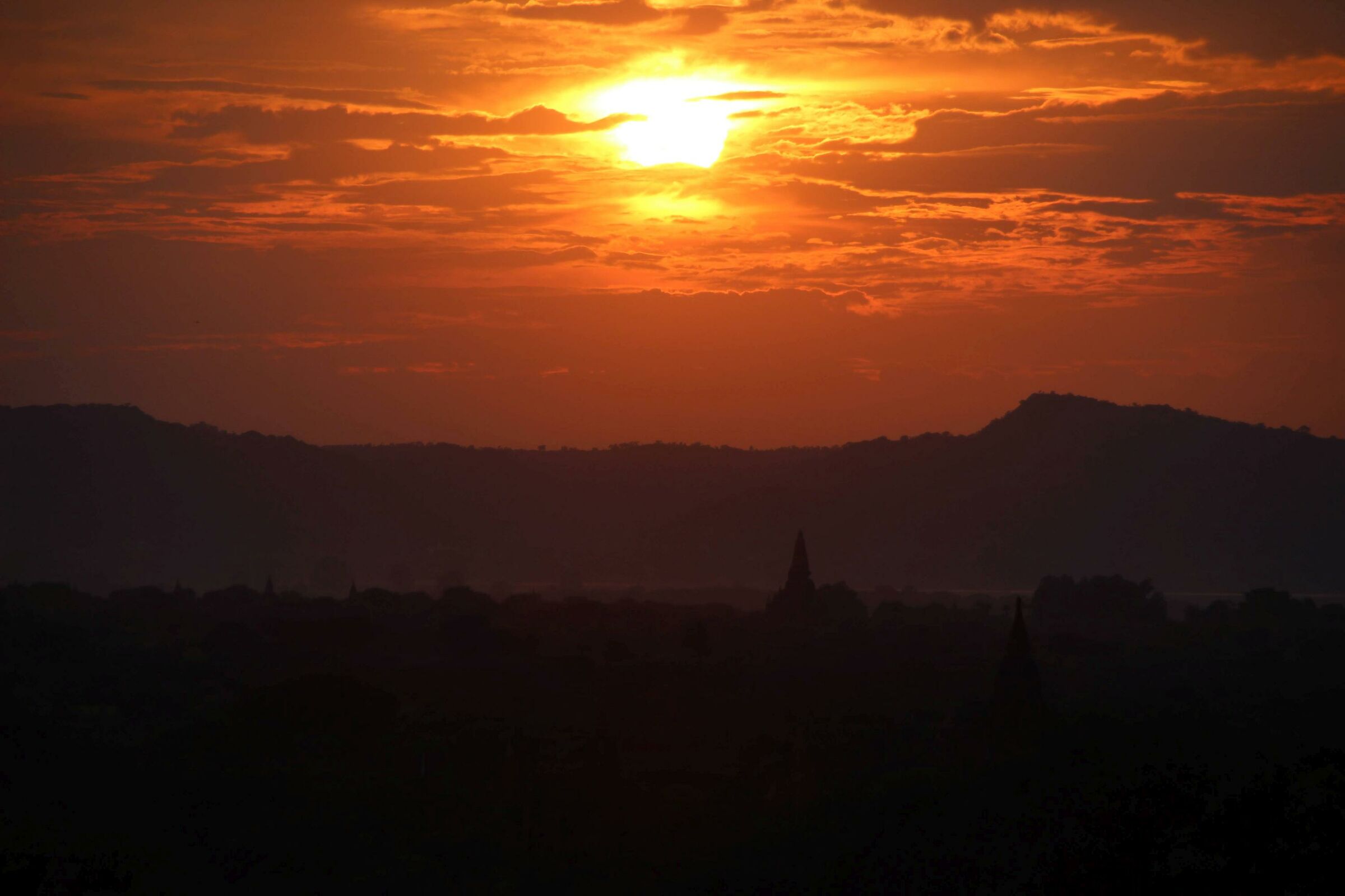 Birmania, tramonto a Bagan