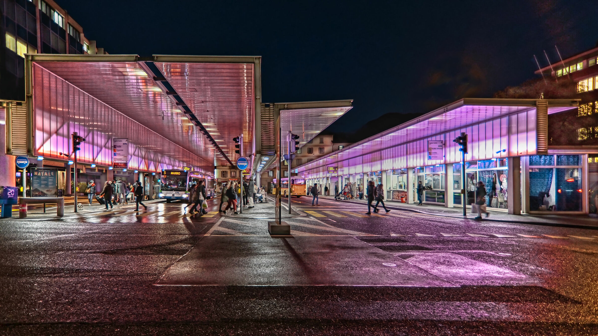 Stazione autopostali e bus Lugano centro