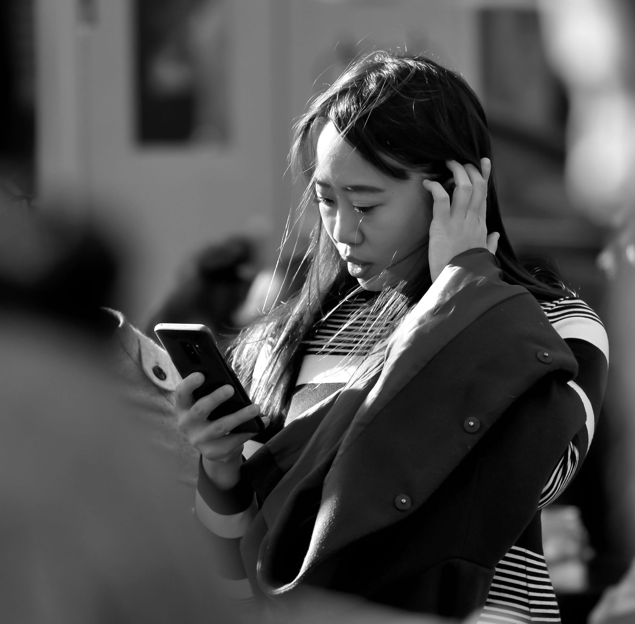 Spiraglio di luce tra la gente