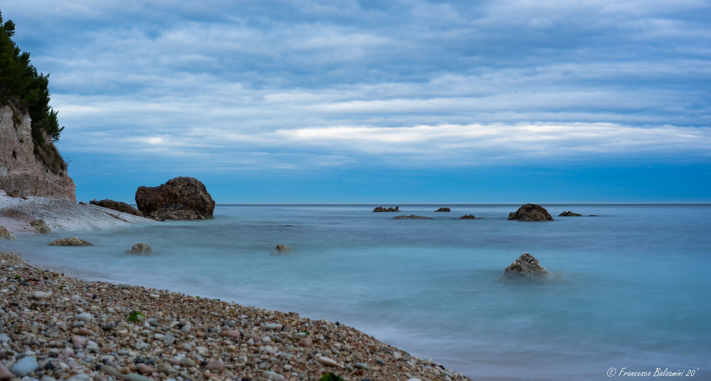 Il cielo e il mare si fondono insieme