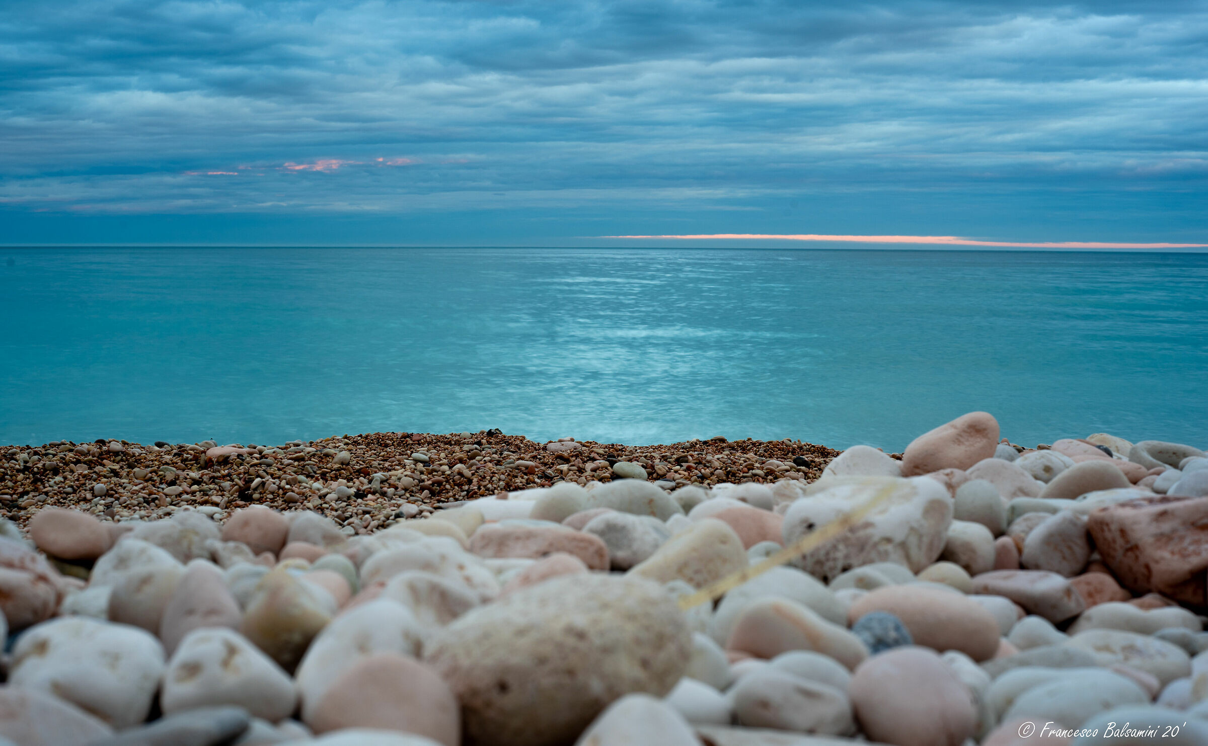 si spengono le luci e diventa tutt'uno cielo e terra