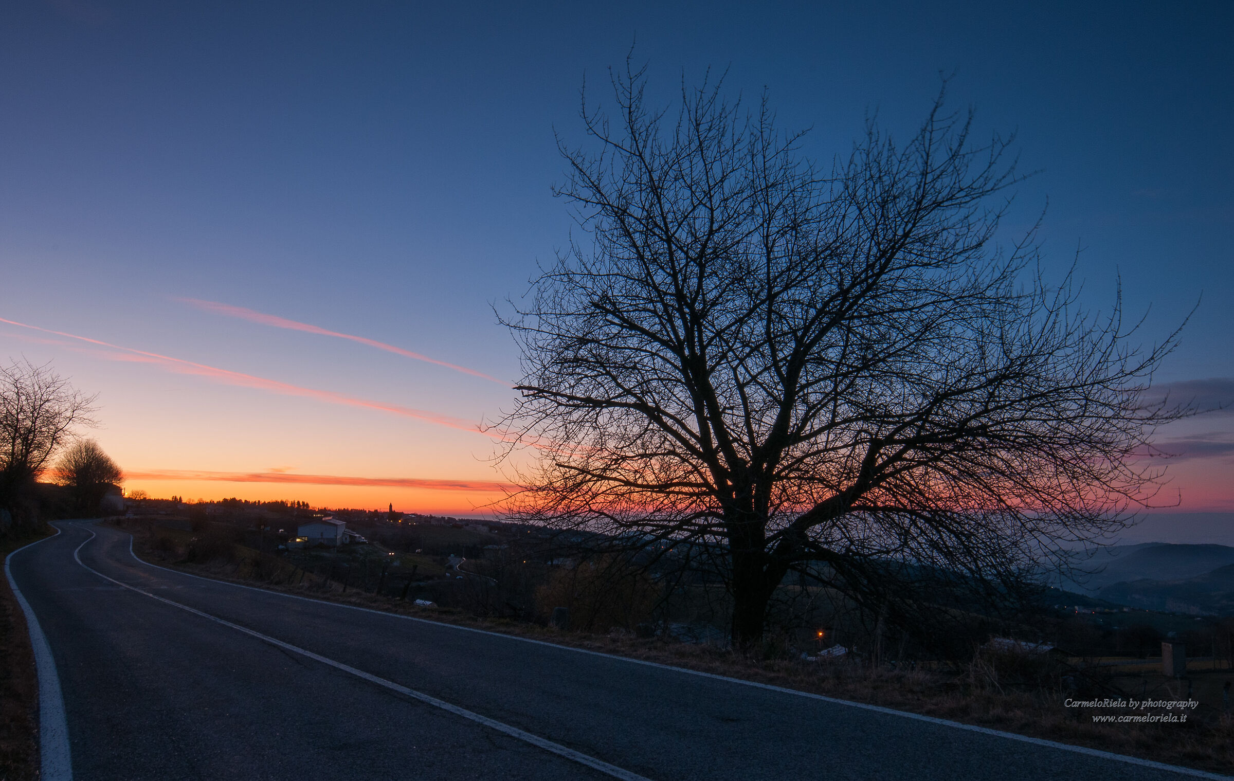 Alba in Lessinia e dietro Erbezzo.