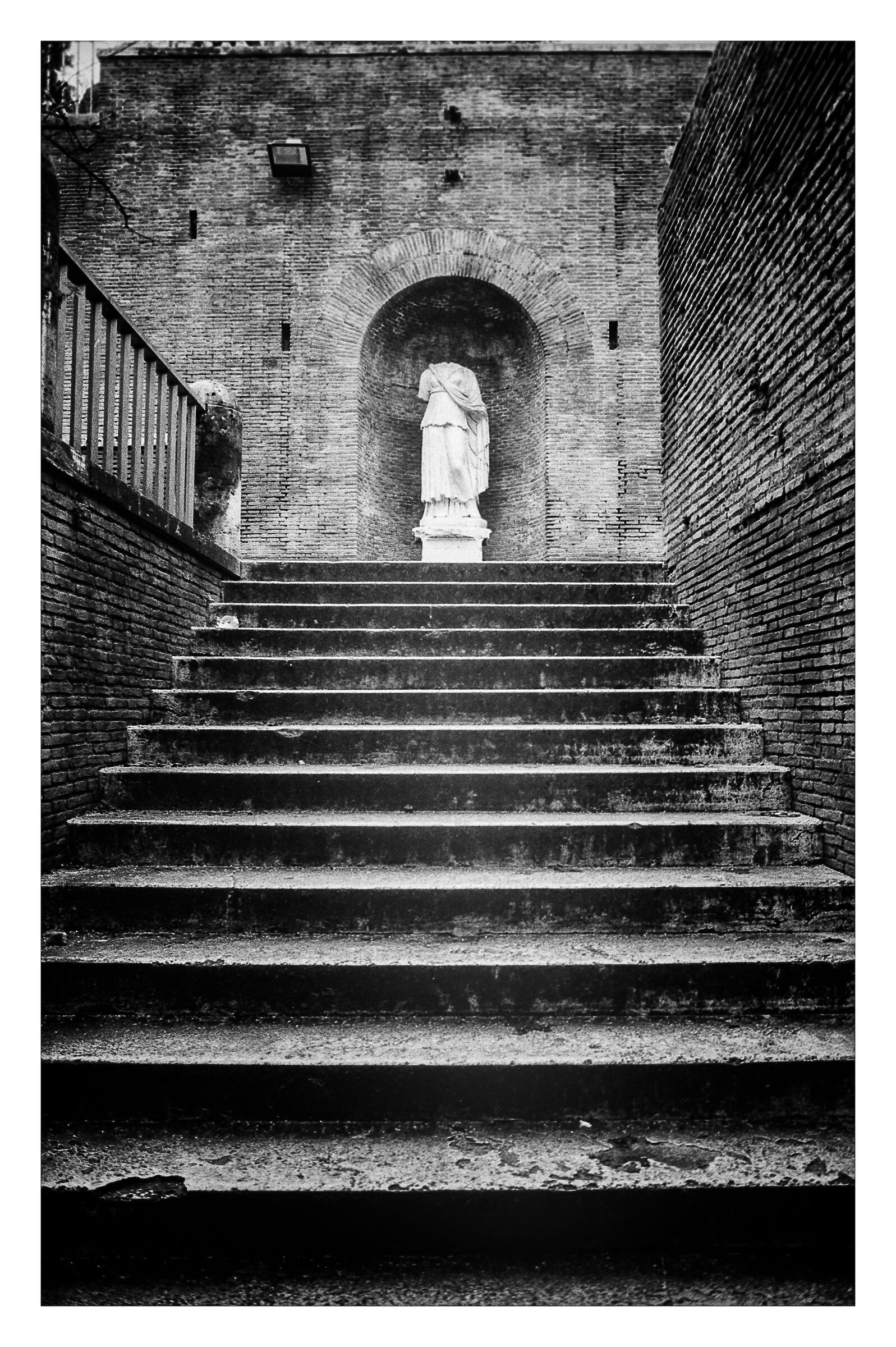 In Rome like you you ride... tick 'na statue...