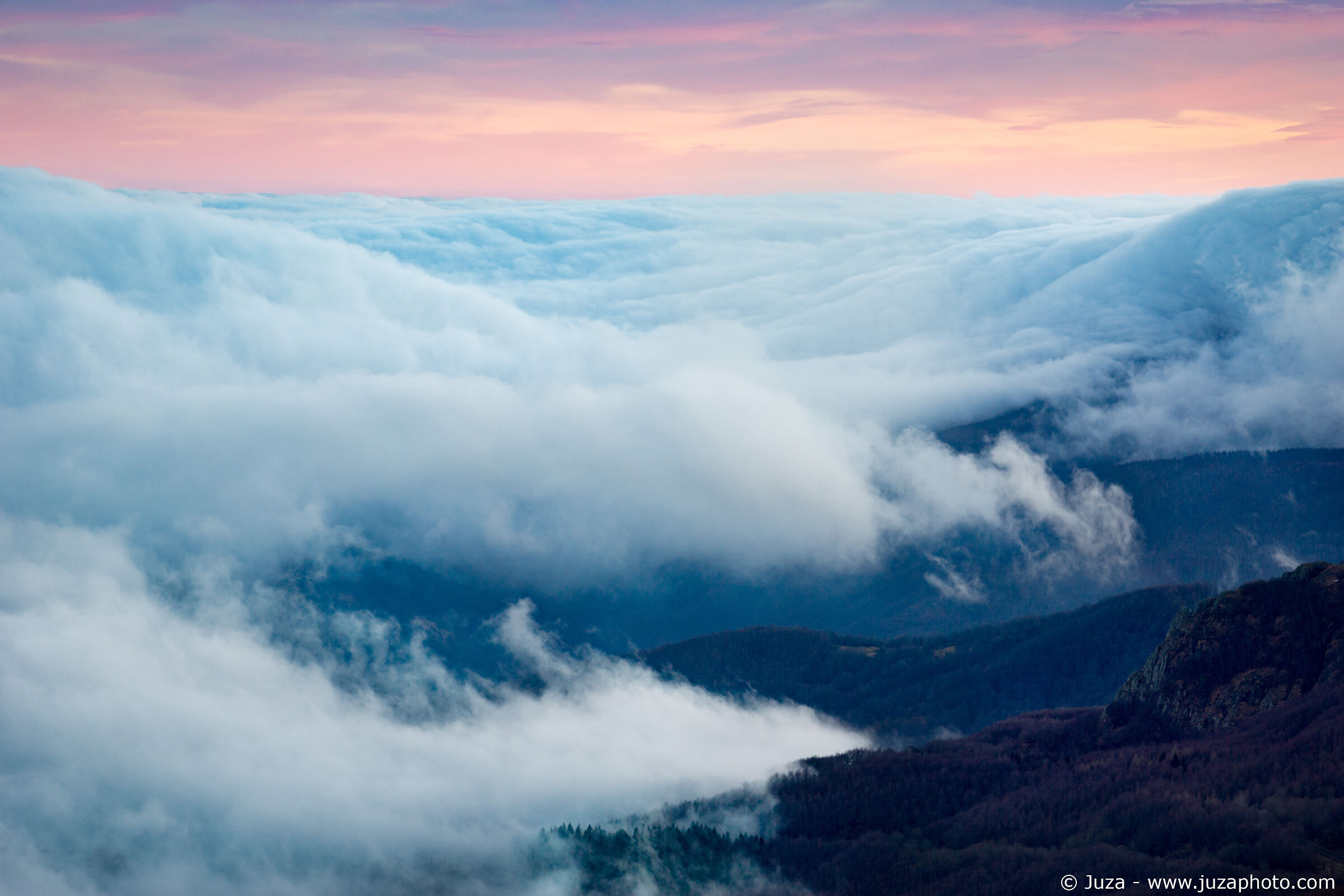 Un mare di nuvole sull'Appennino