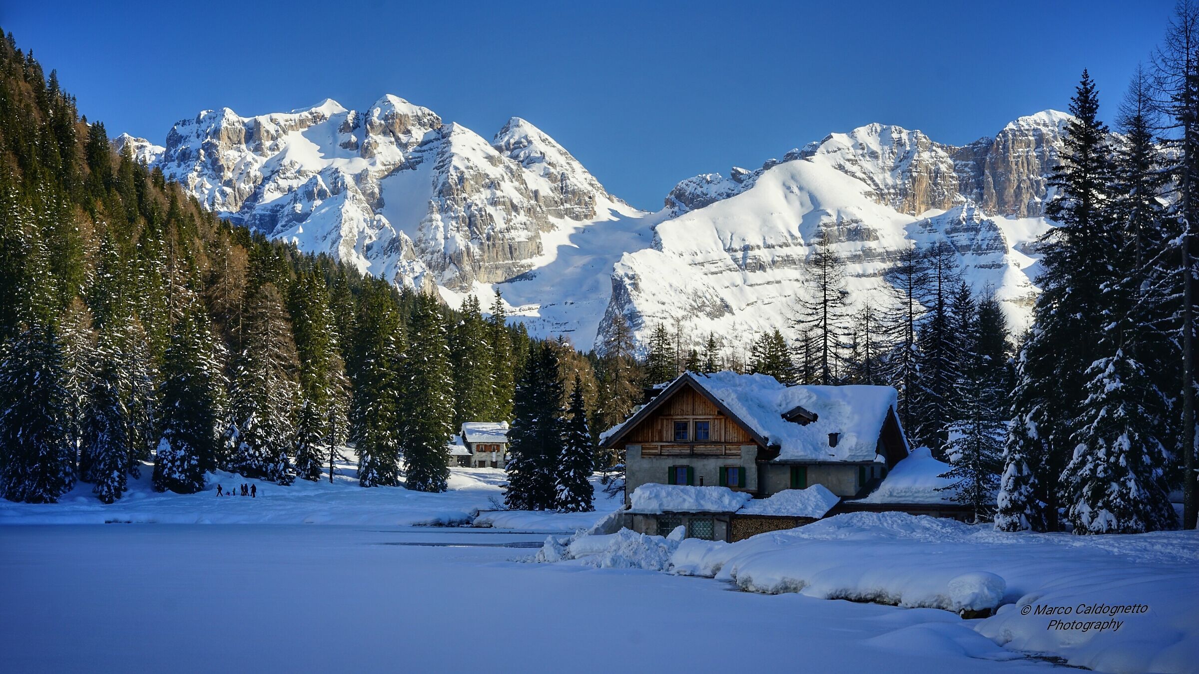Rifugio Nambino e dolomiti Brenta