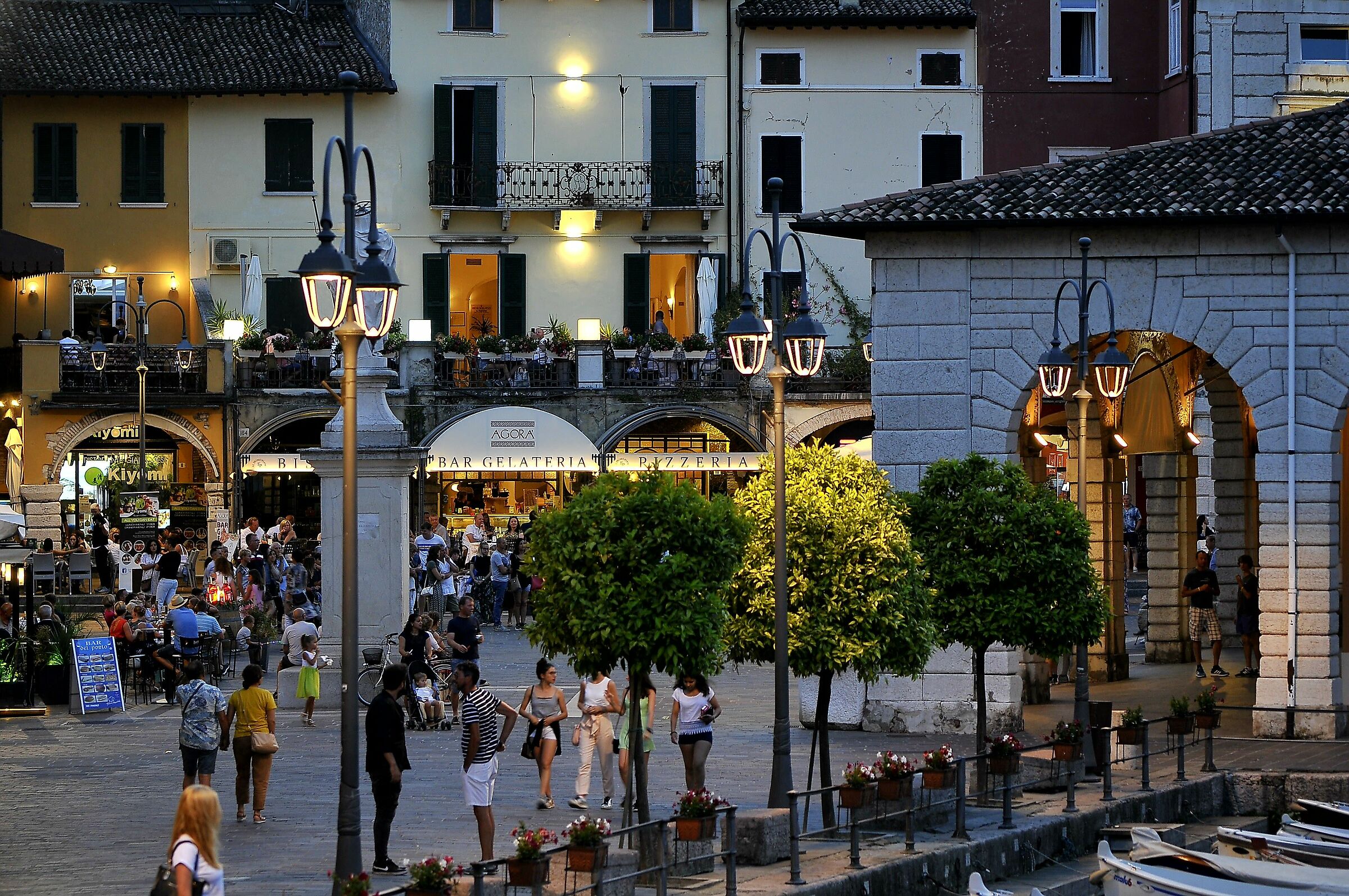 Nikon d300 - tamron 90mm f2.8 iso 200 1/25s Desenzano