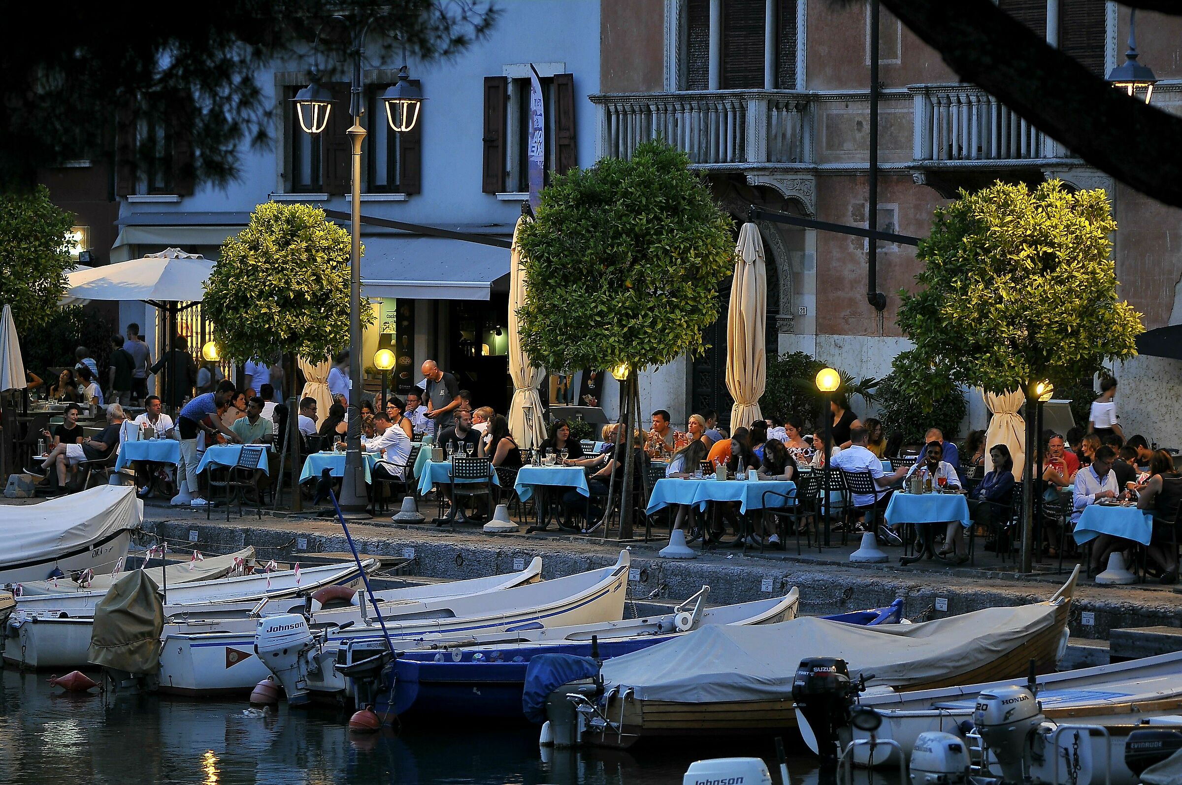 Nikon d300 - tamron 90mm f2.8 iso 200 1/25s Desenzano