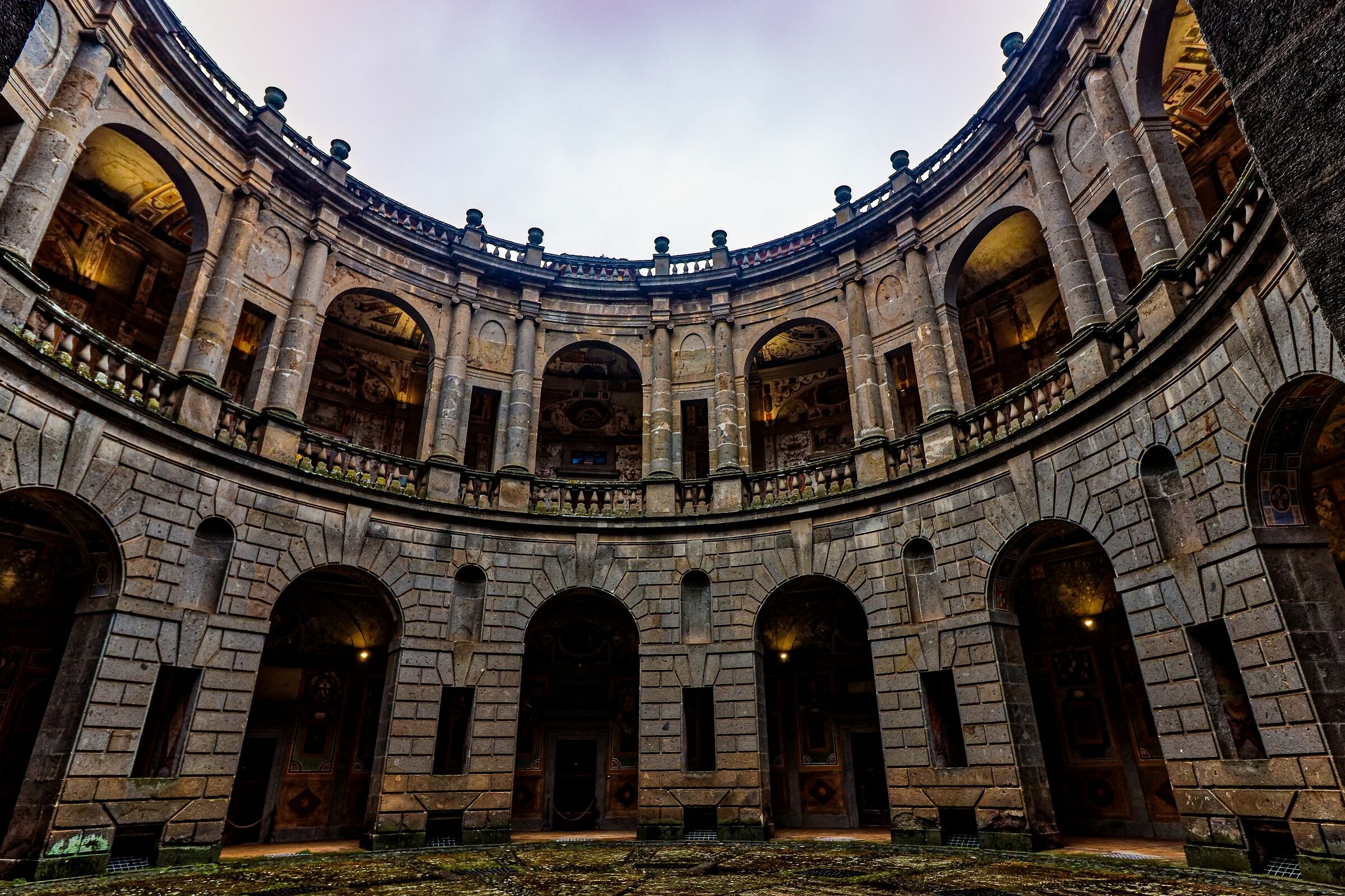 Palazzo Farnese, il cortile