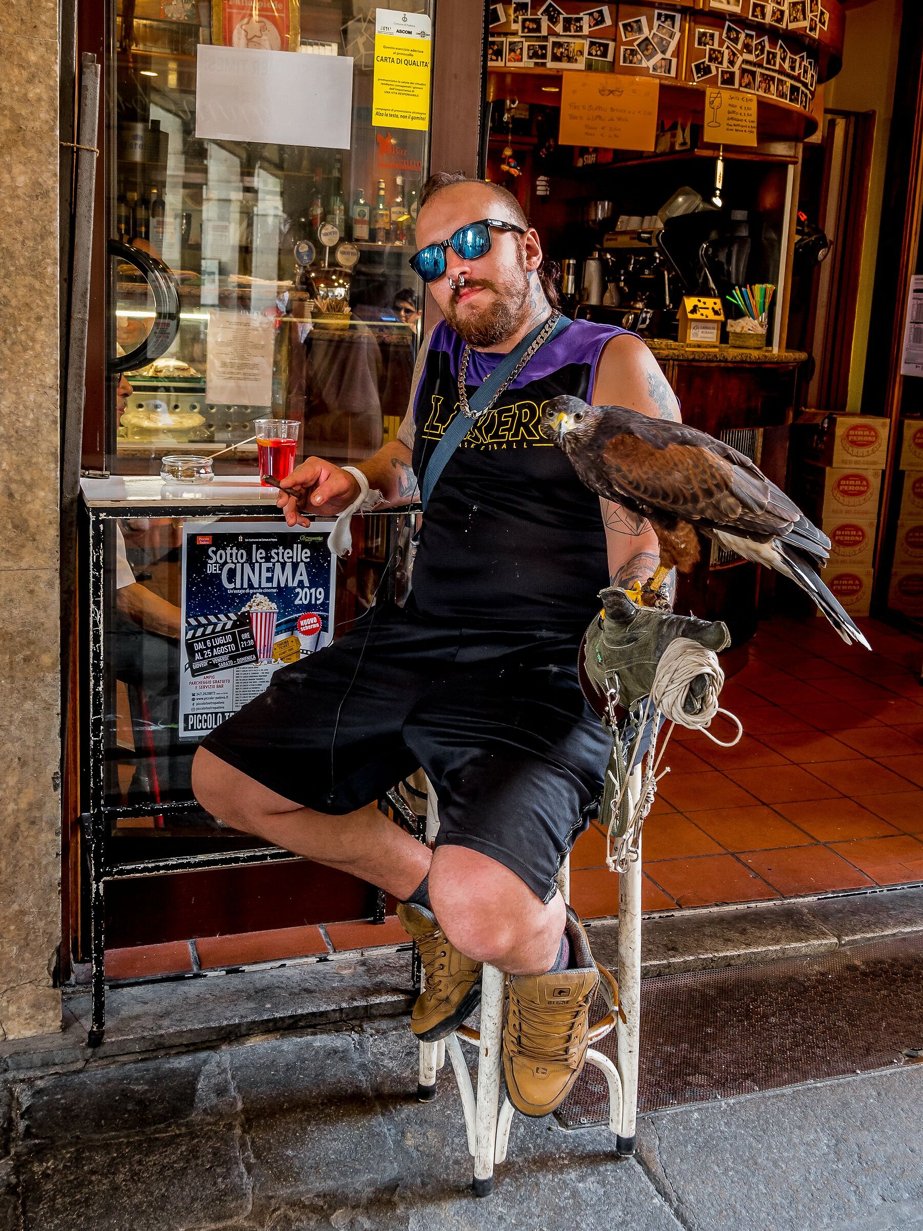 Happy Hour......2  insieme in posa per lo scatto.....