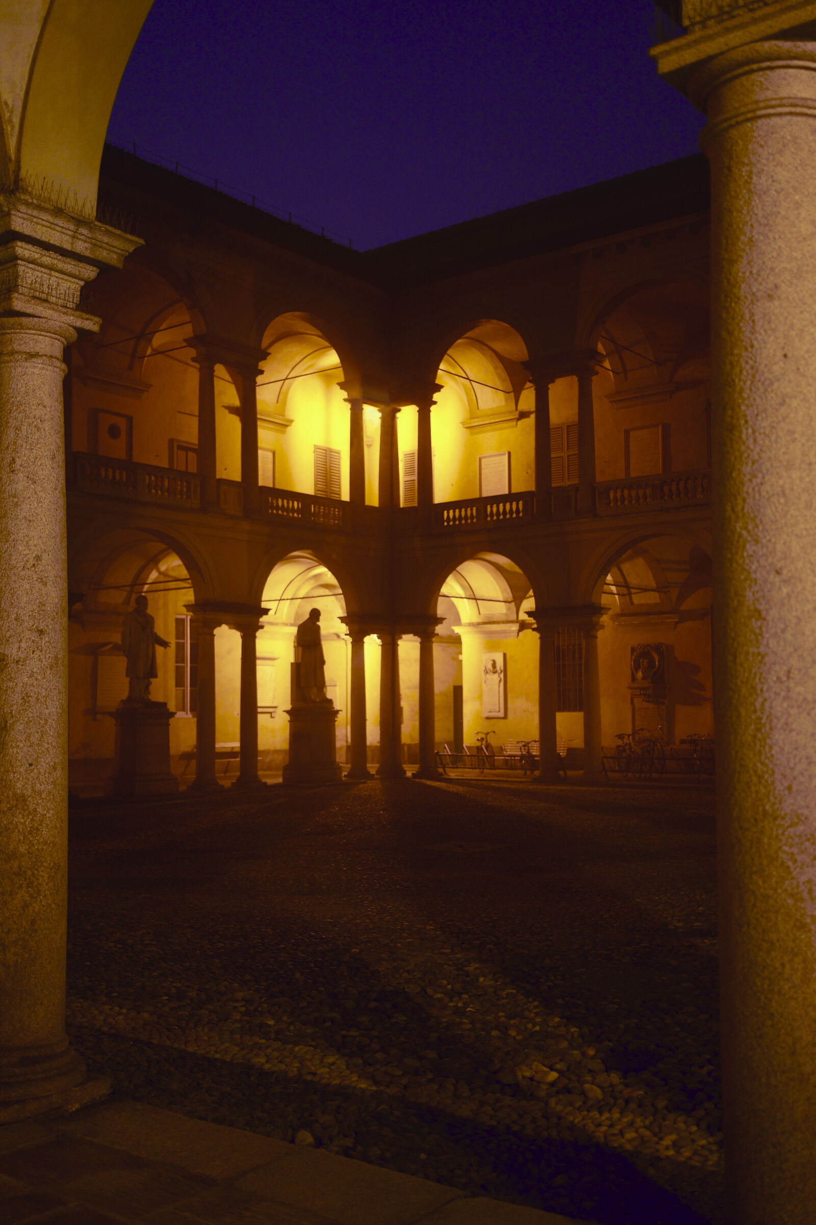 Courtyard of the Statues, University of Pavia 3B