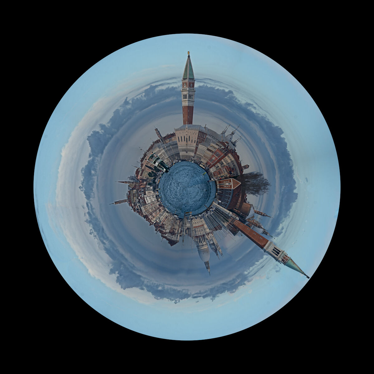 noon and twenty in Venice