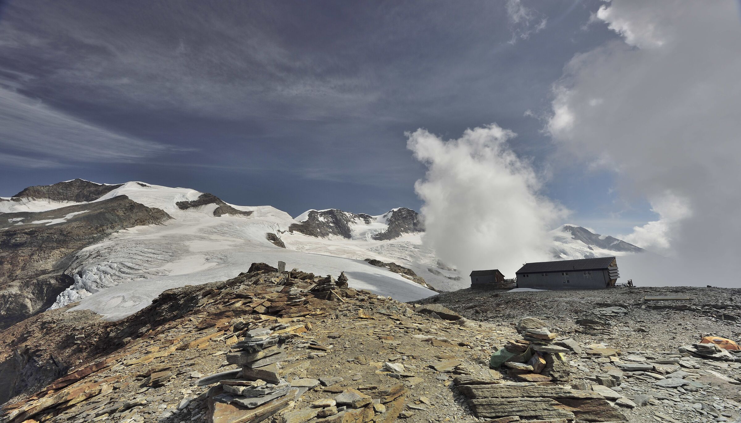 a ds il rifugio Quintino Sella m 3585