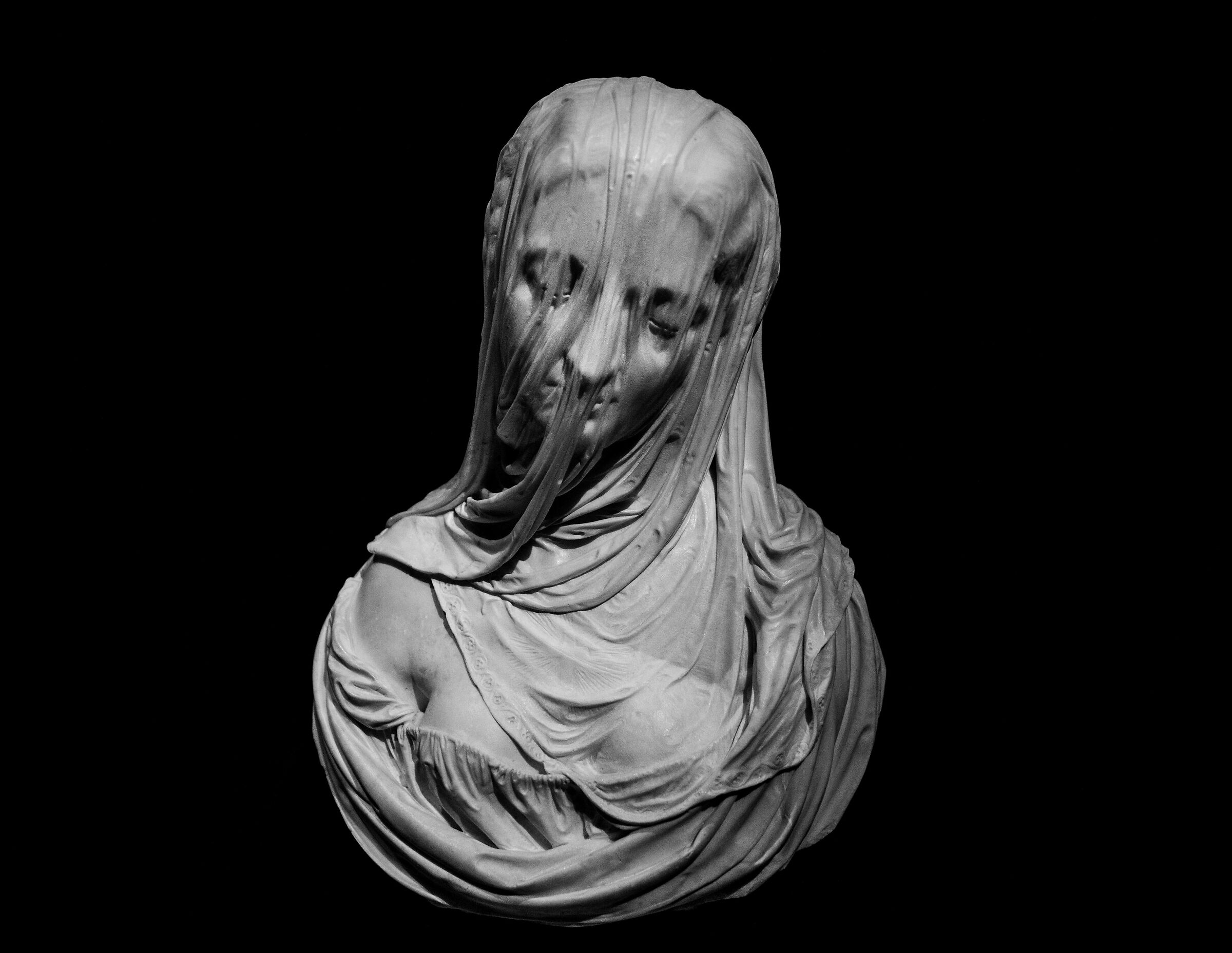 Busto di donna velata.