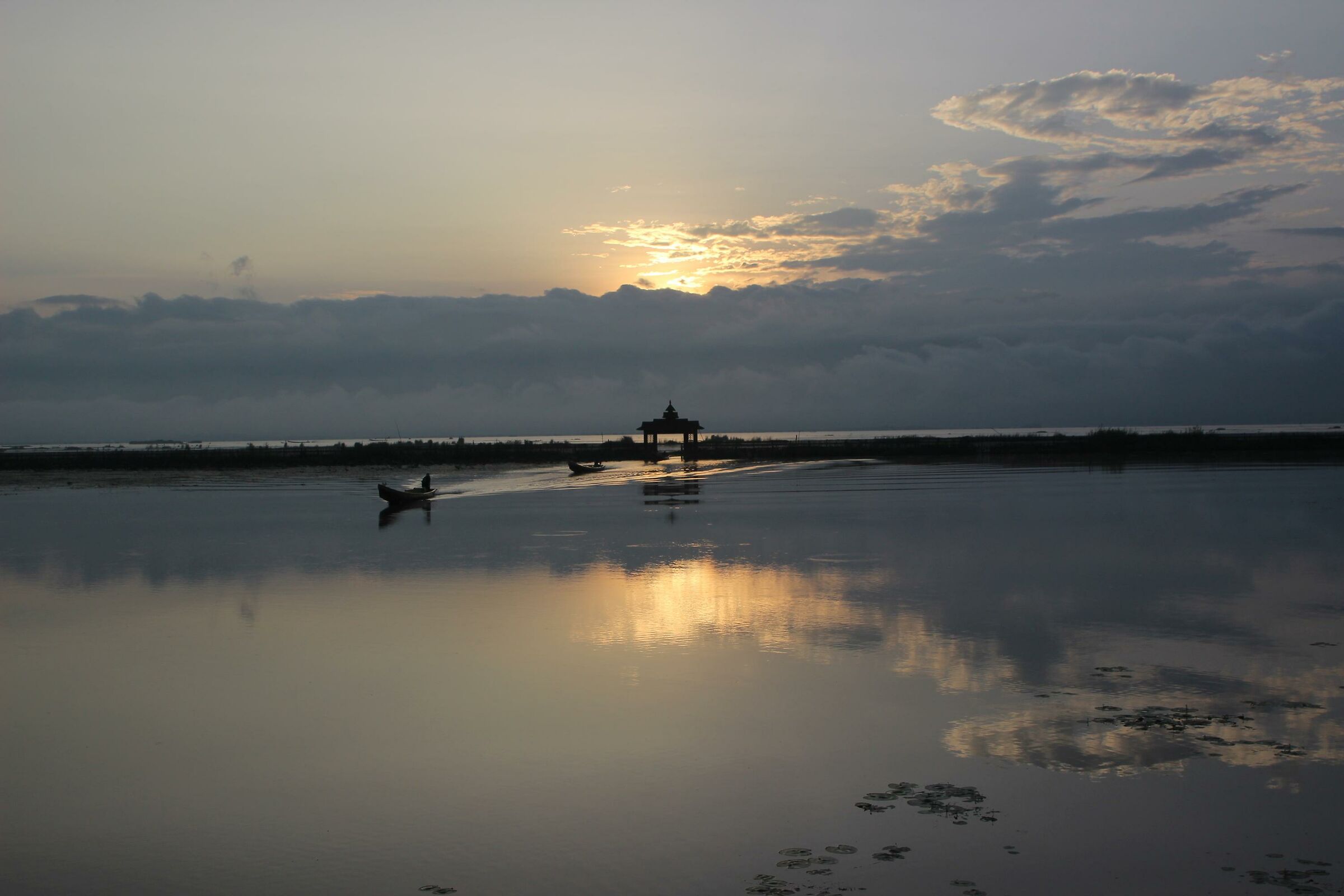 Tramonto sul Lago Inle