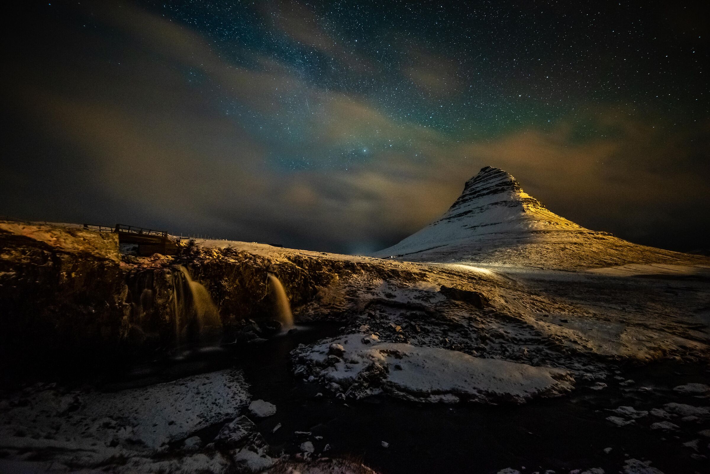 Tenue aurora at Kirkjufell