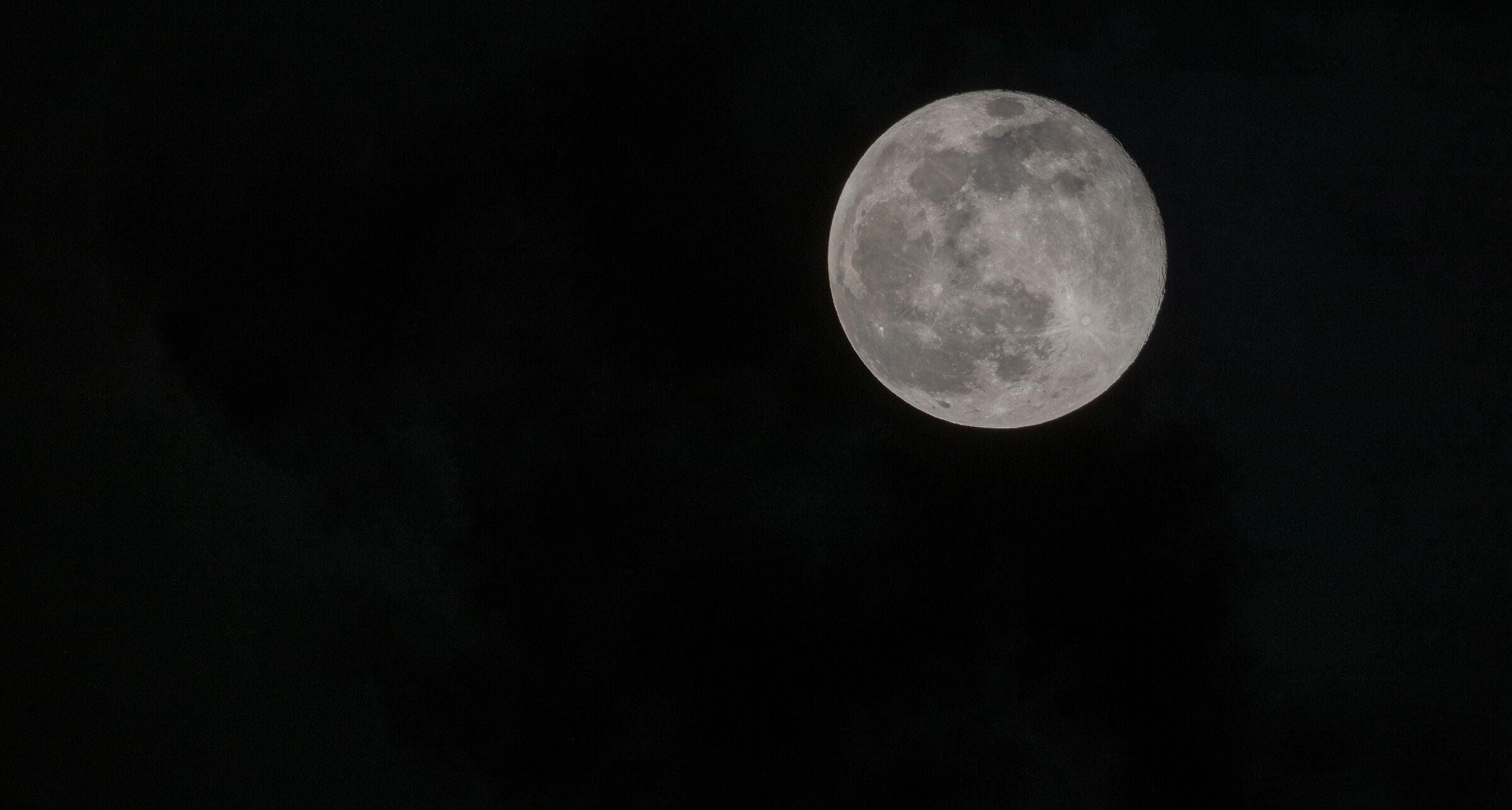 Full moon in cloud sauce