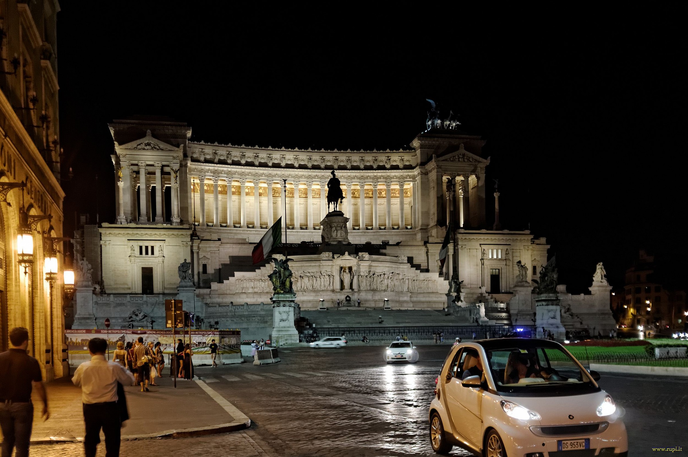 L'Altare della patria by night