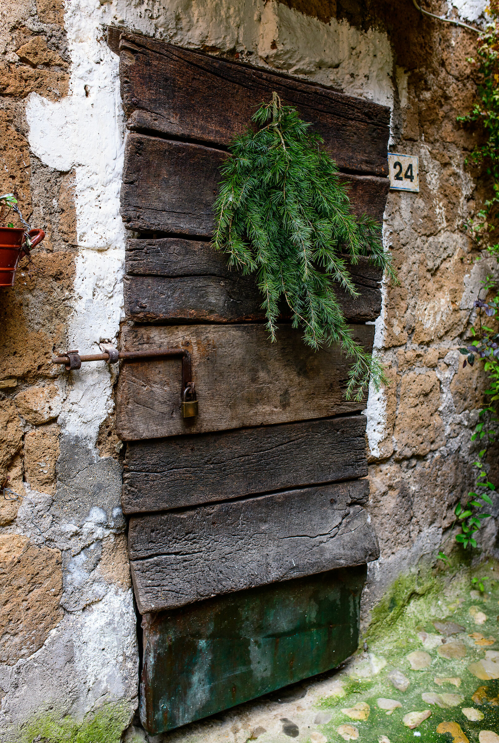 Calcata (Vt)-Portone provvisorio...?