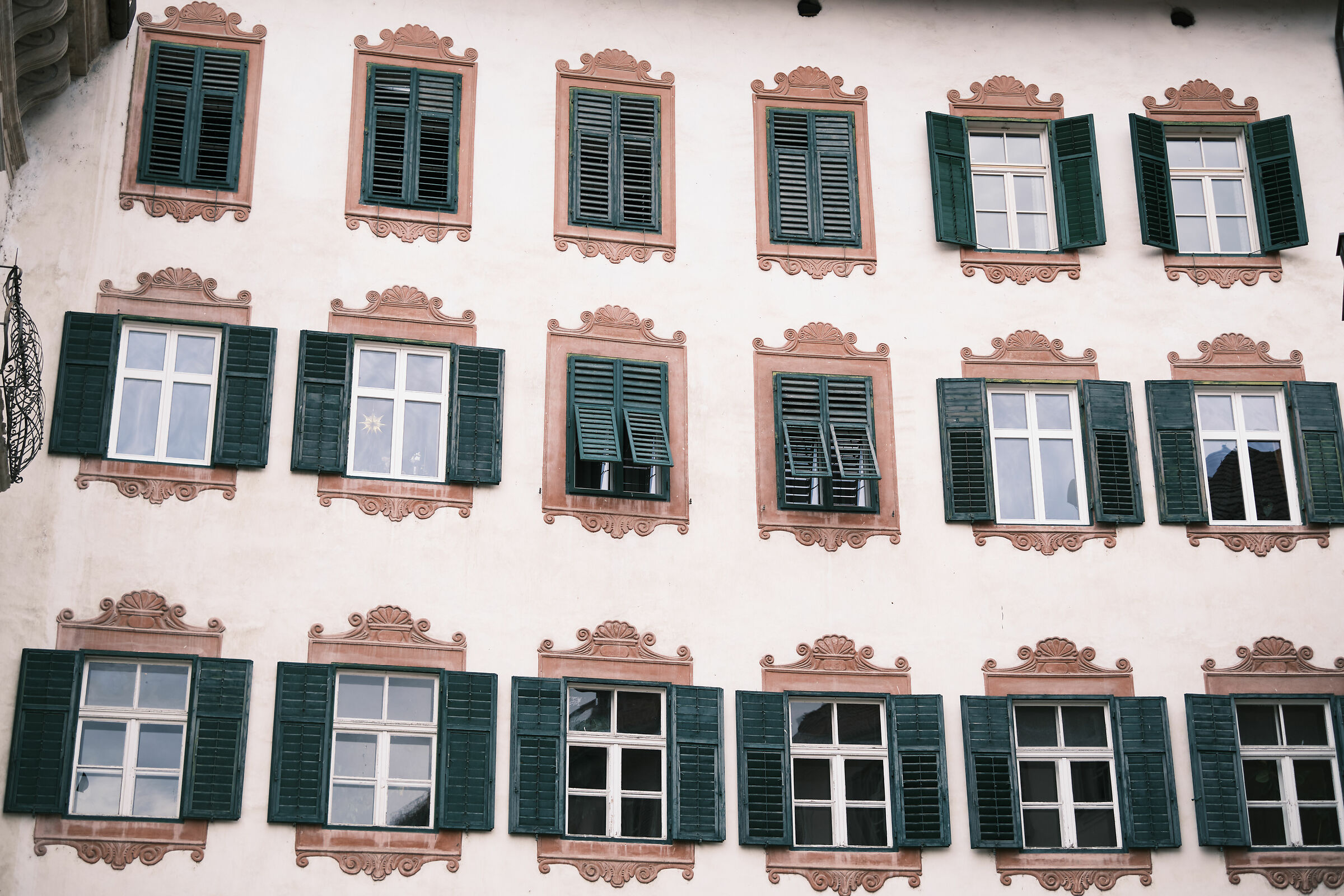 Windows open, windows closed