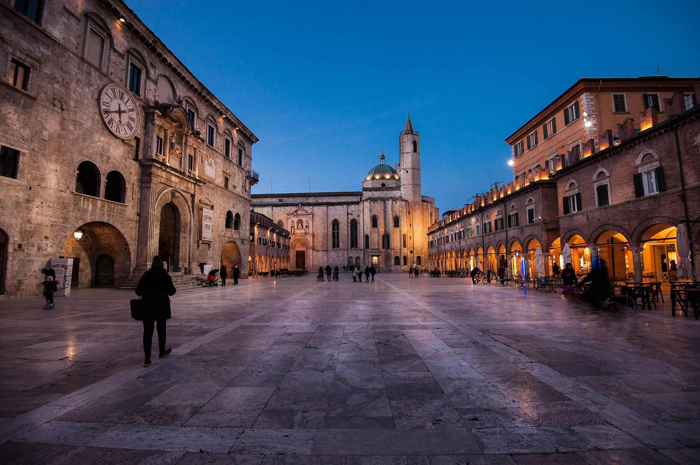 Now Blue in People's Square / A. Piceno