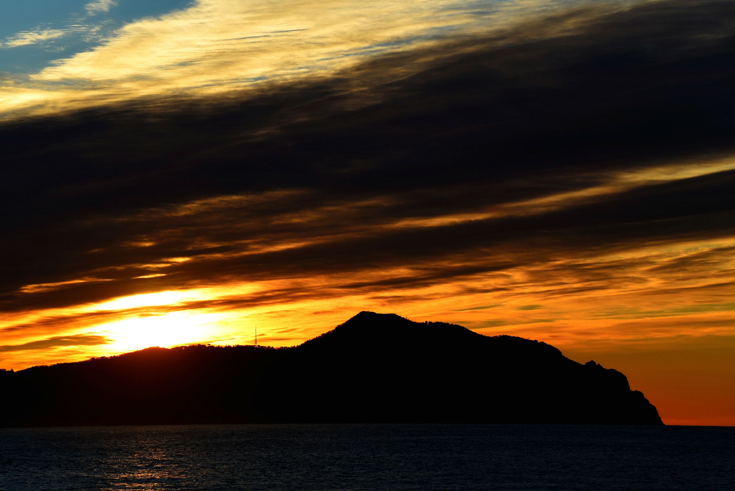 Il promontorio di Portofino all'alba