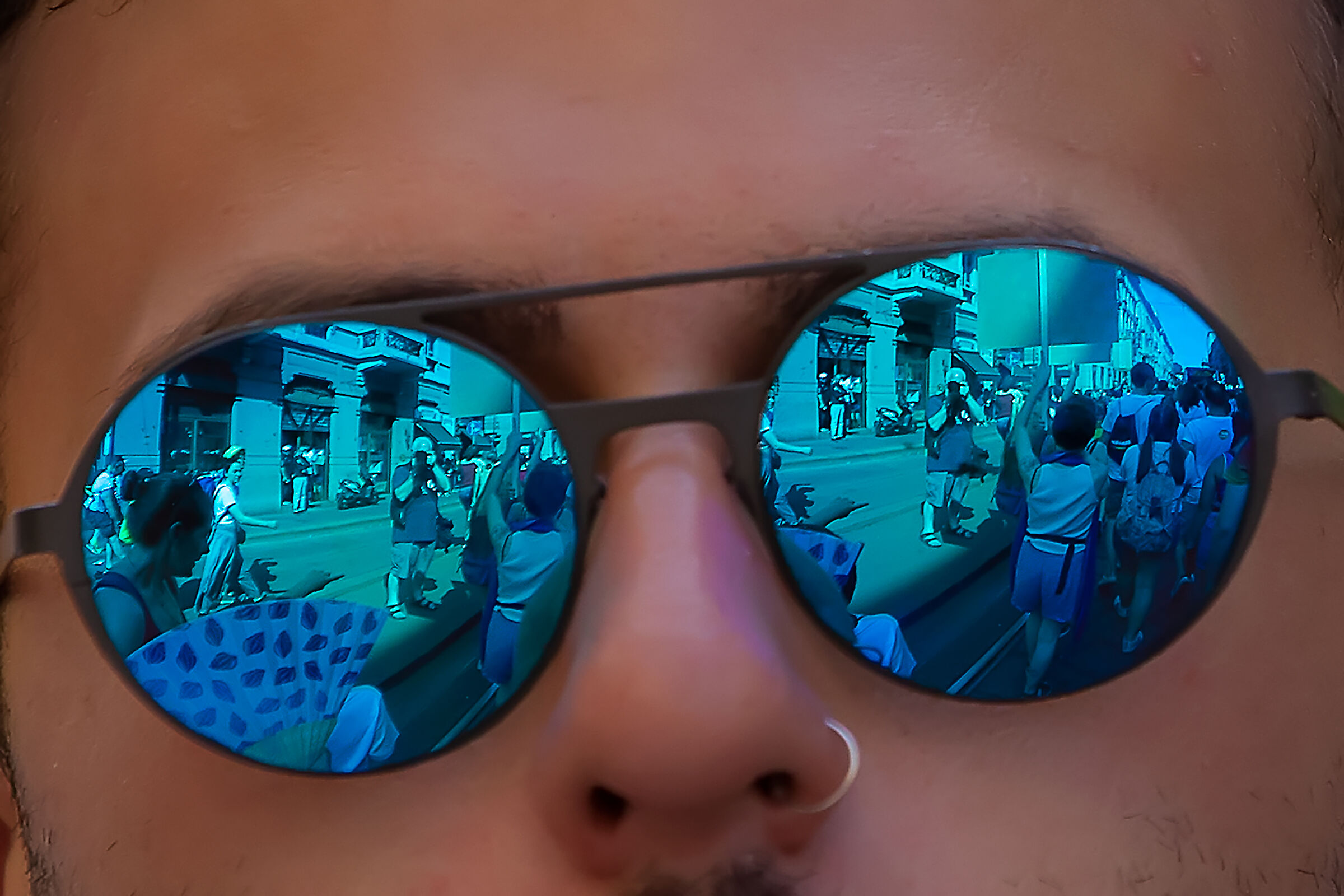 :) reflective mirror