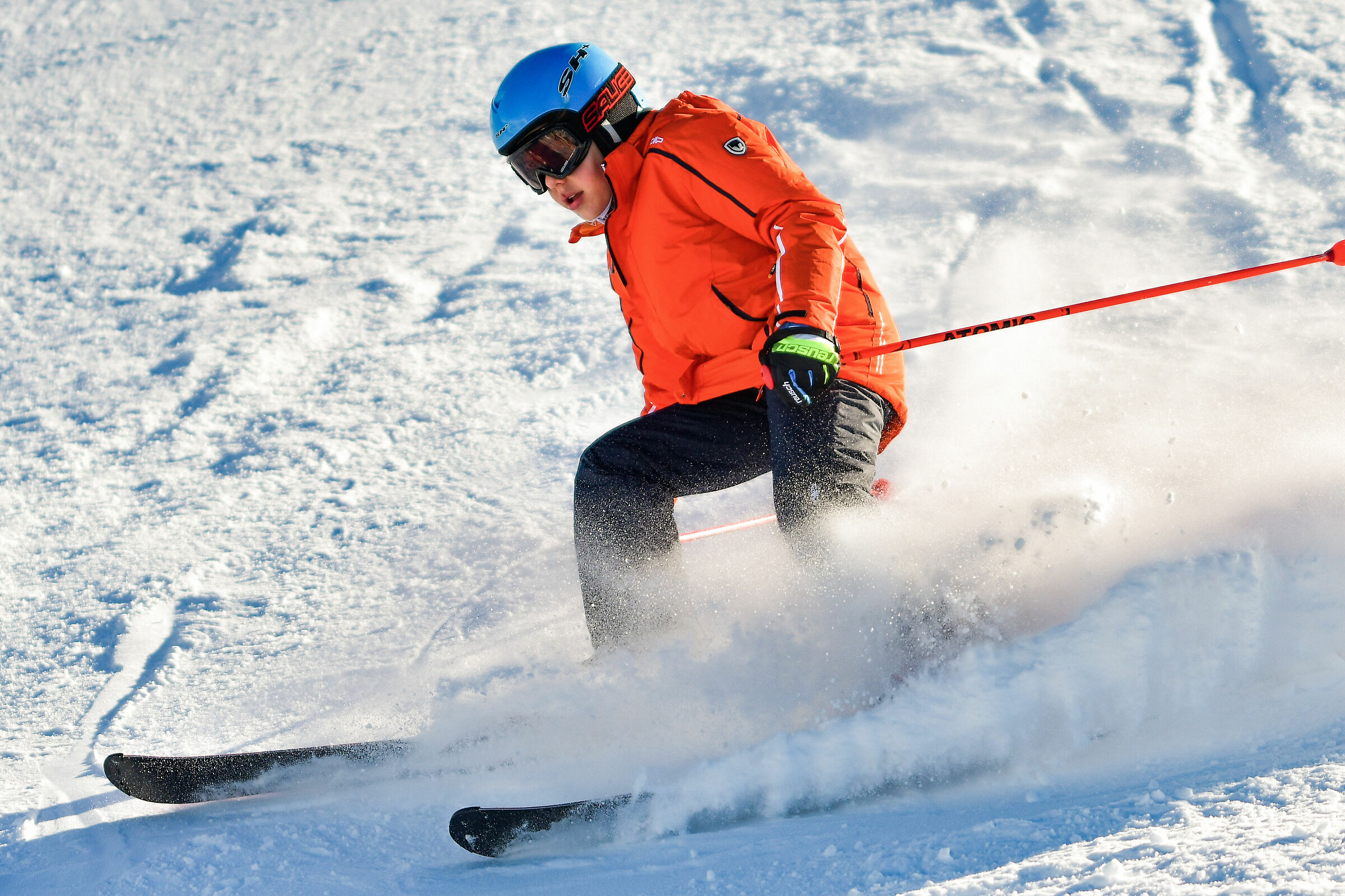 Piccolo apprendista sciatore