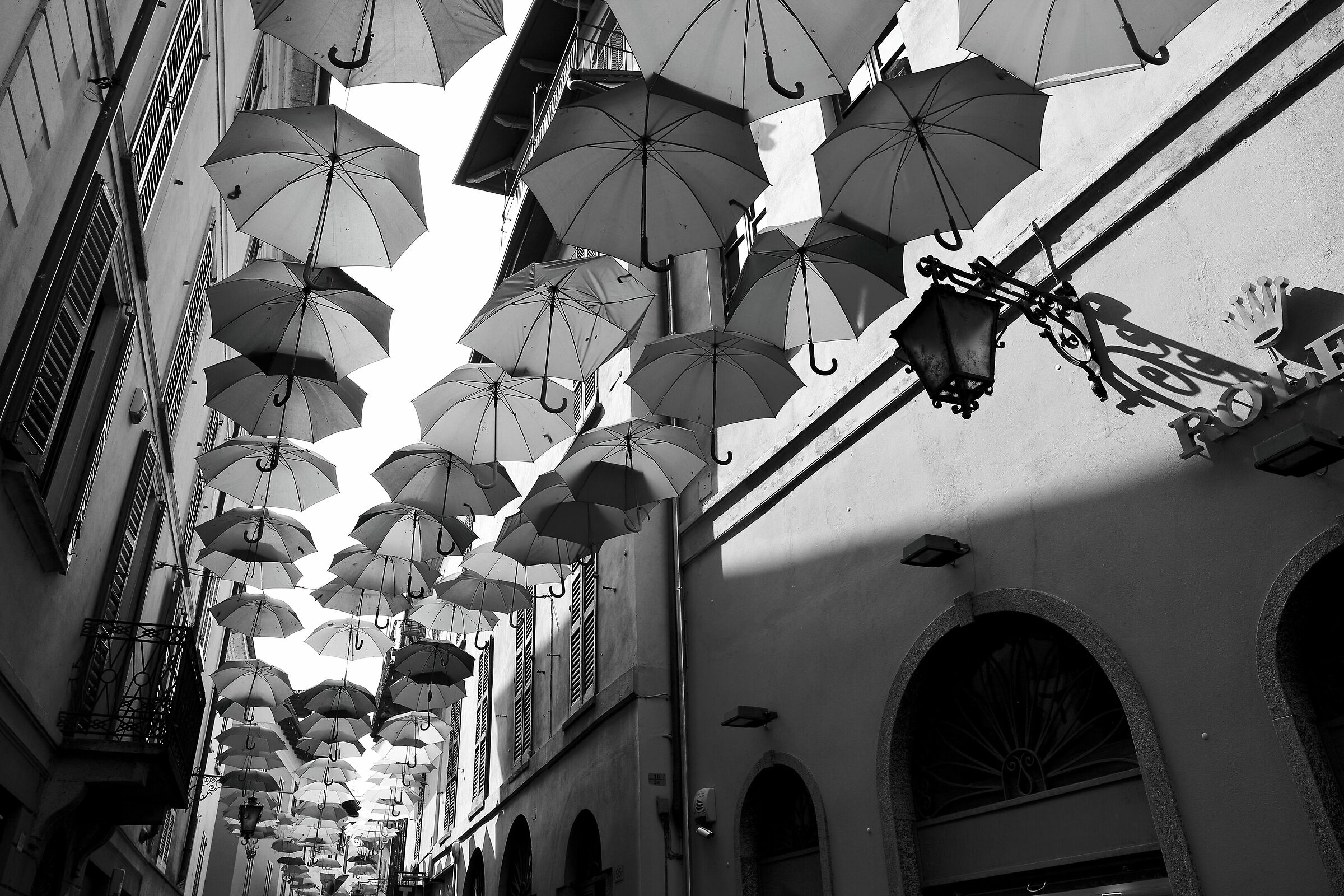 Ombrelli volanti ad Arona