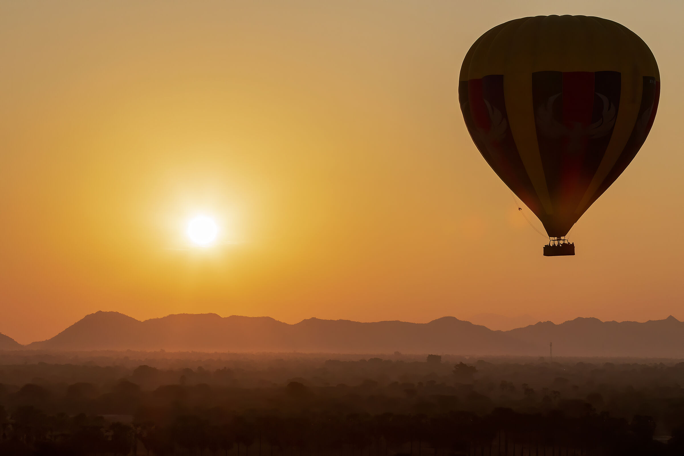 In the skyes of Bagan 2