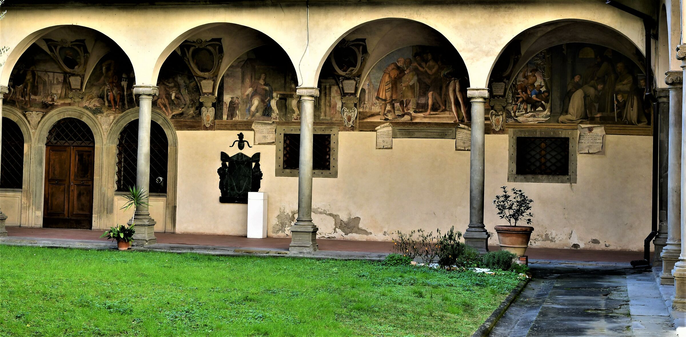 0gnissanti church in firenze