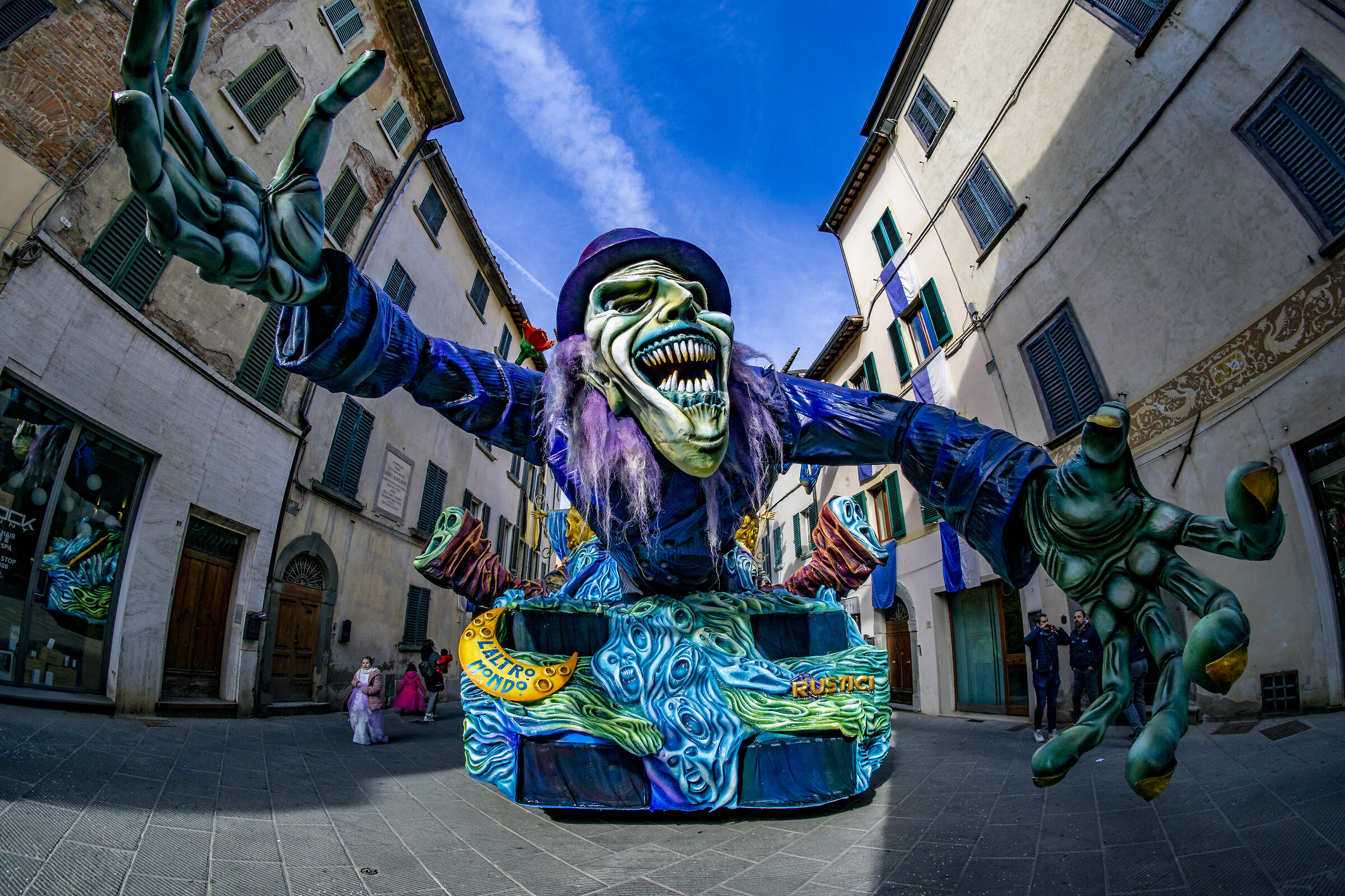 Linee, movimenti e mostri