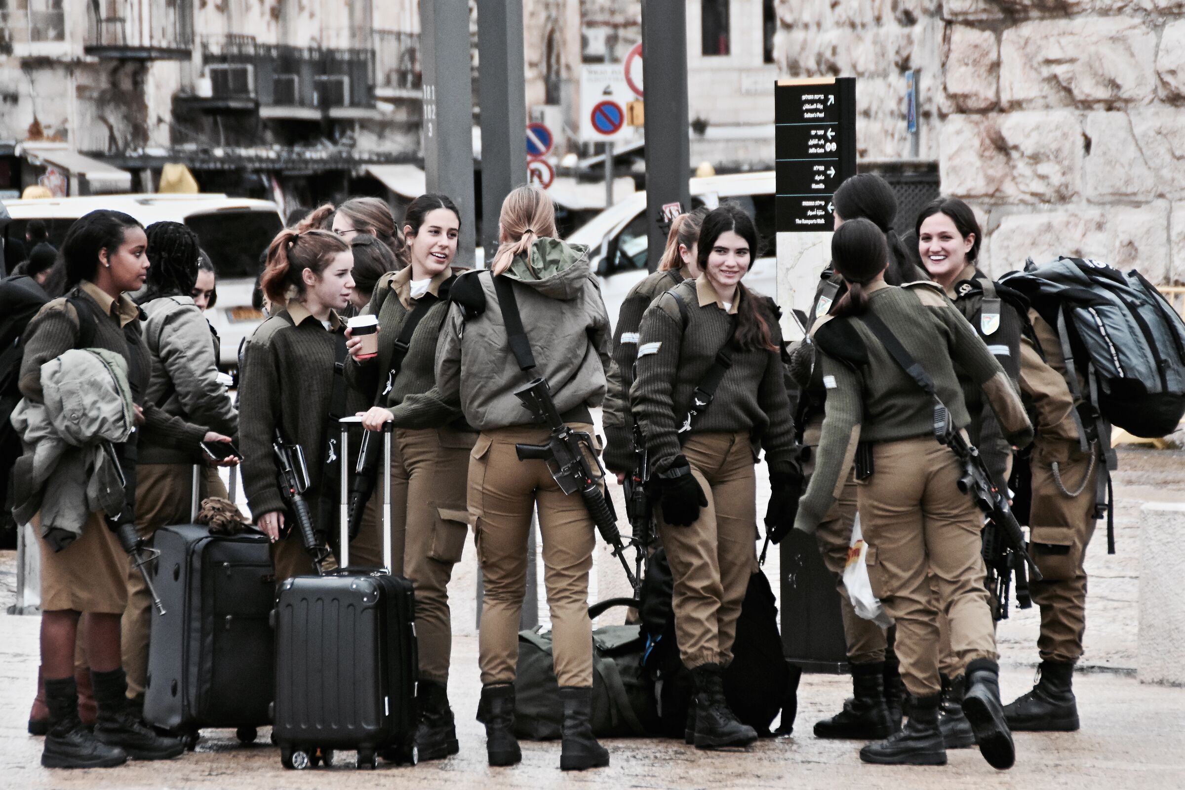 Israeli female soldiers