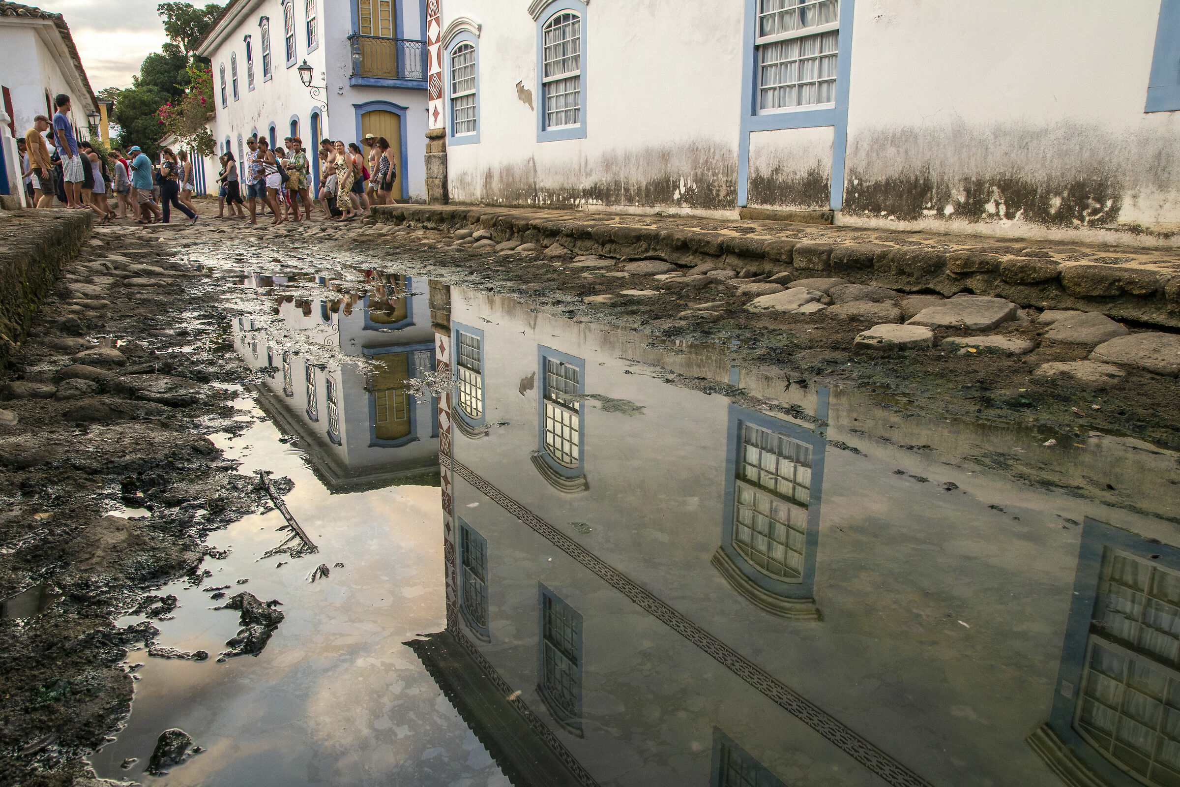 Roads and counterroads