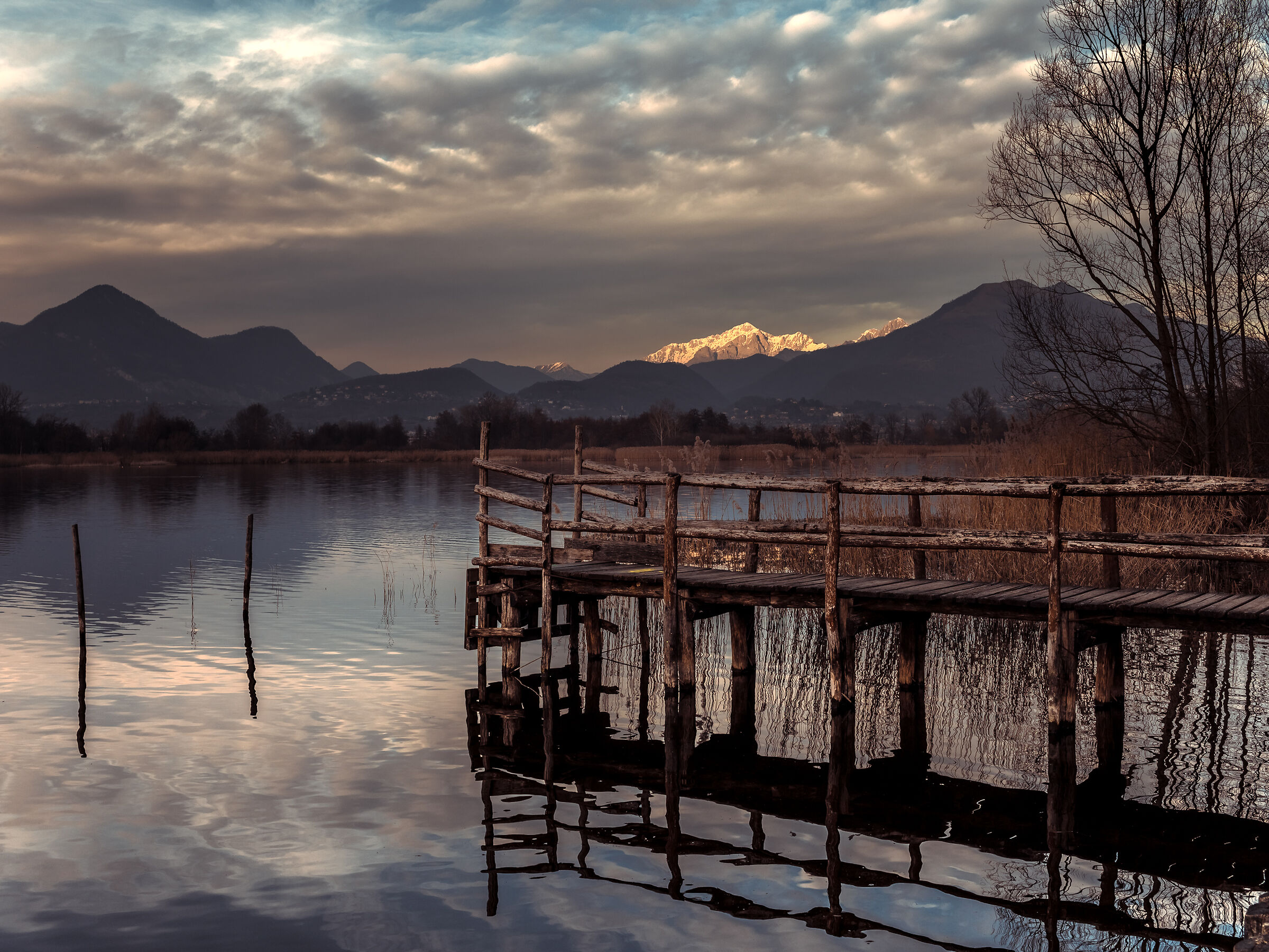 Sunset sil Lake Alserio