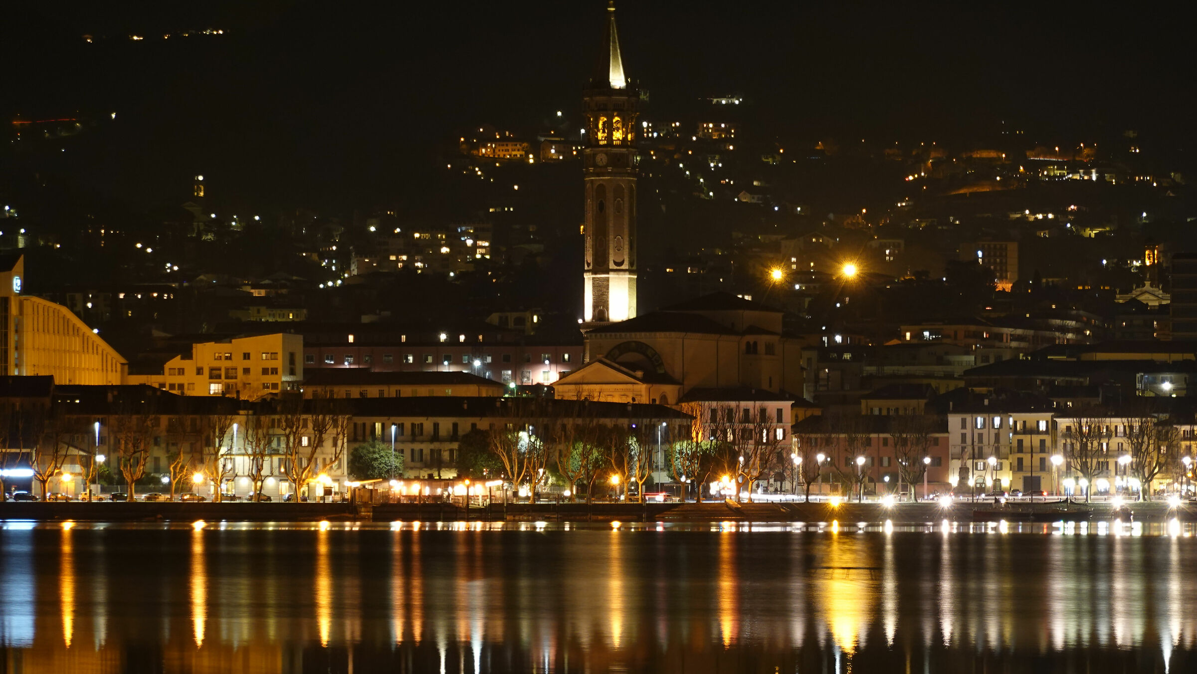 Lecco, notturno da Malgrate 2