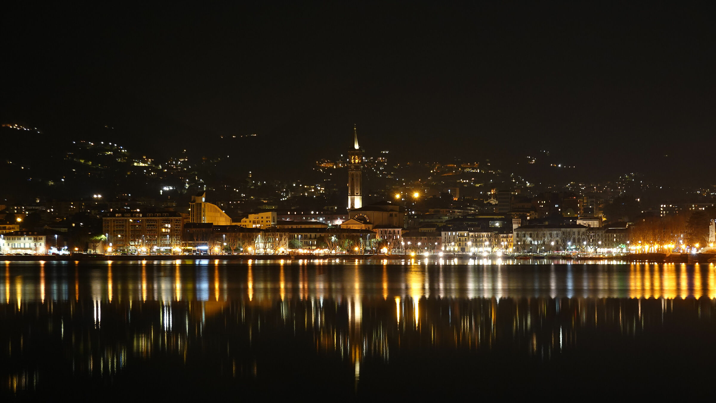 Lecco, notturno da Malgrate 2