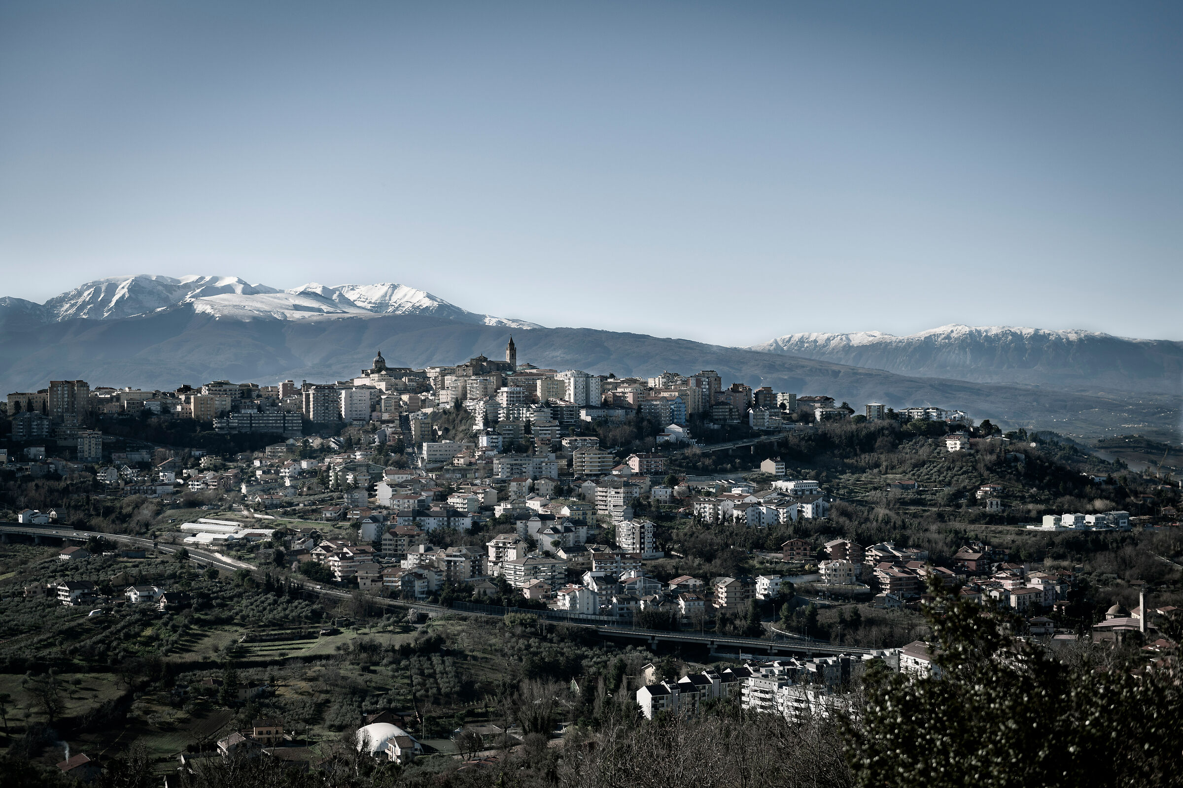 Chieti e la Maiella innevata