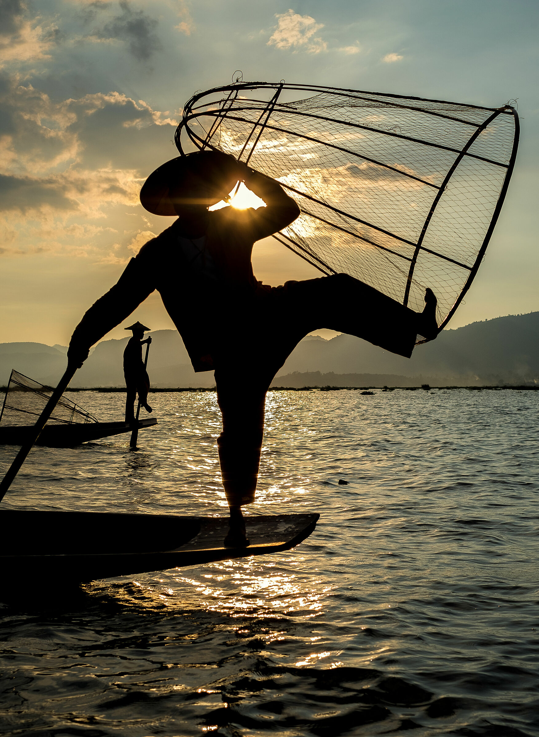 Tramonto sul lago Inle