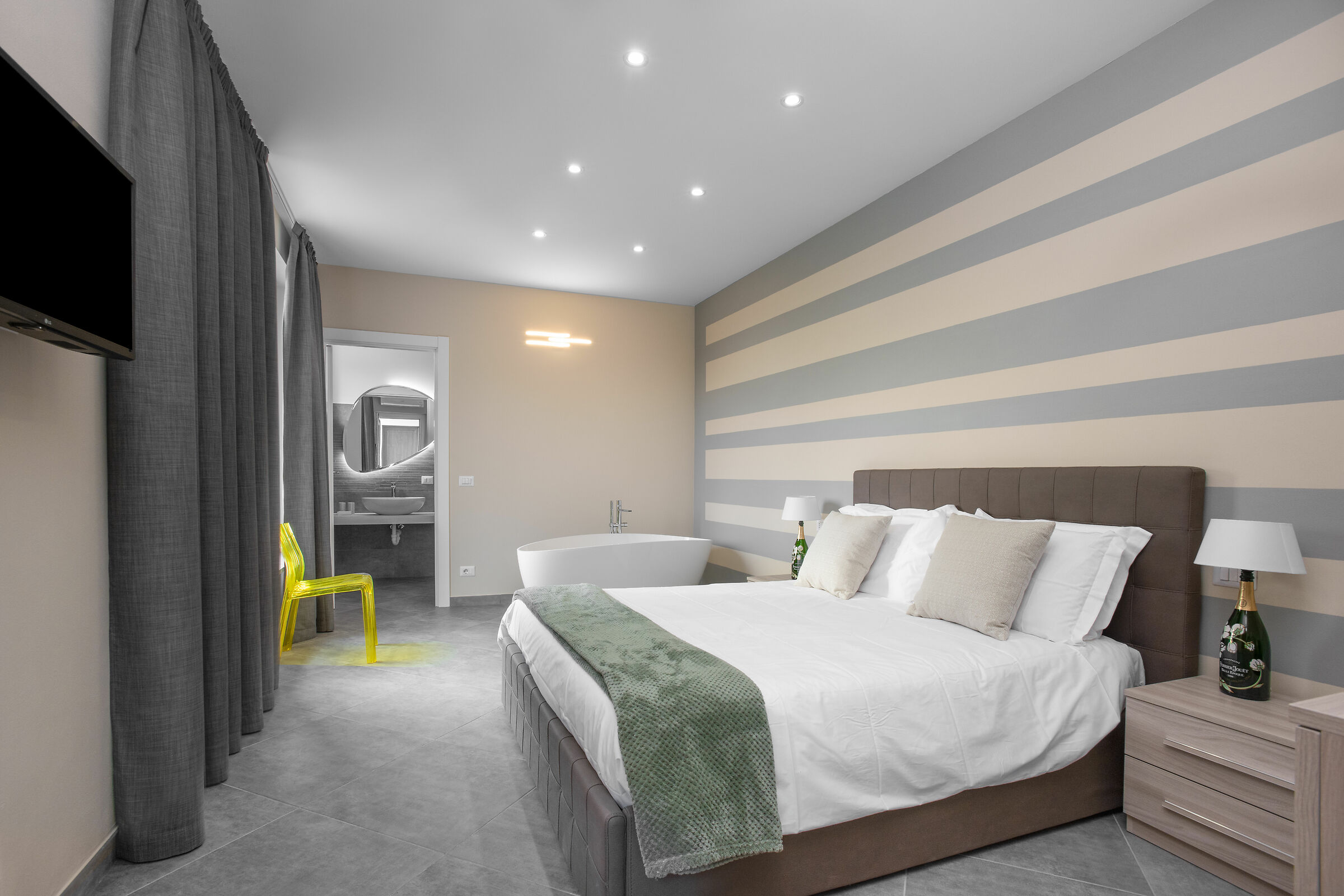 ViveroneLakeRooms, New