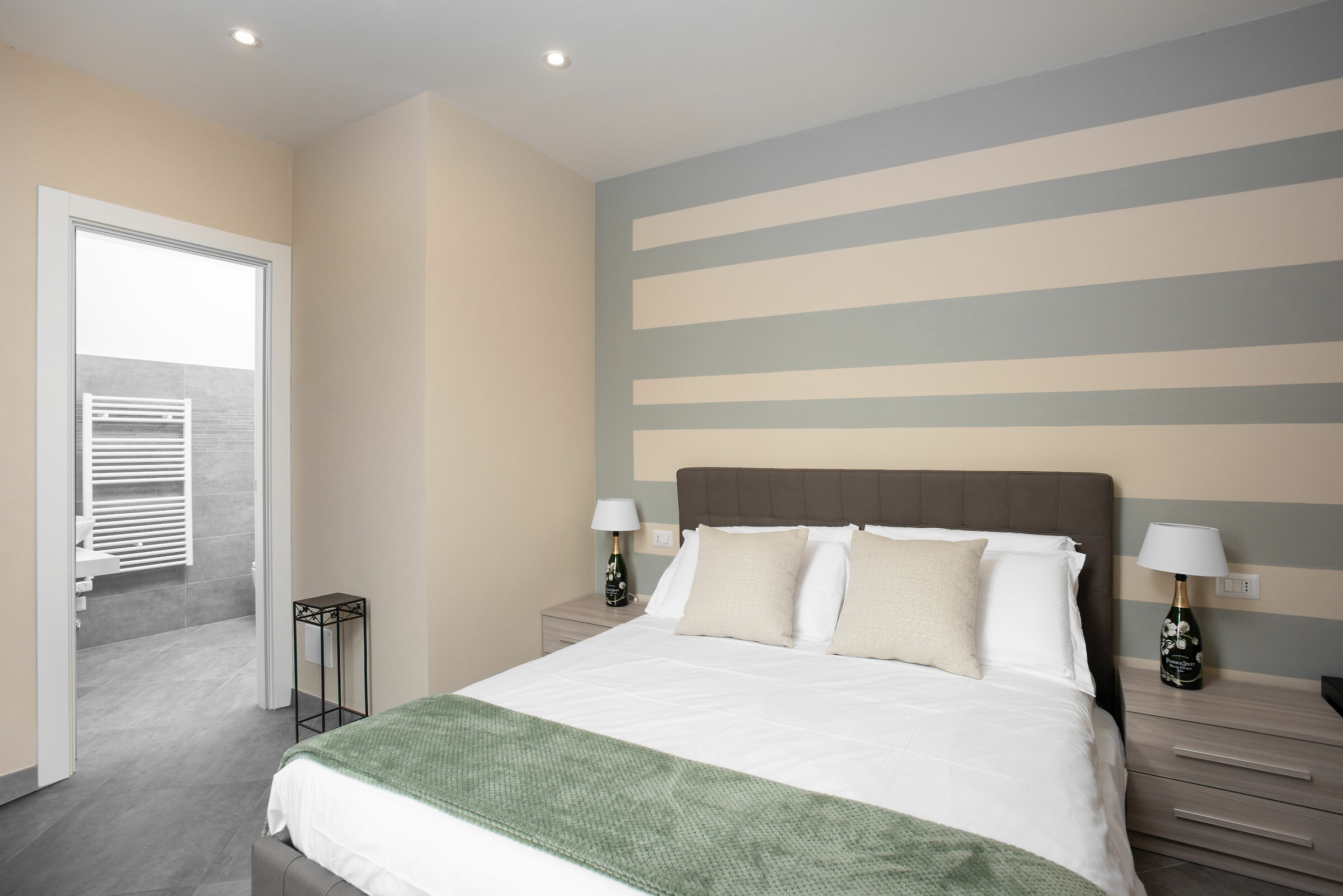ViveroneLakeRooms, New