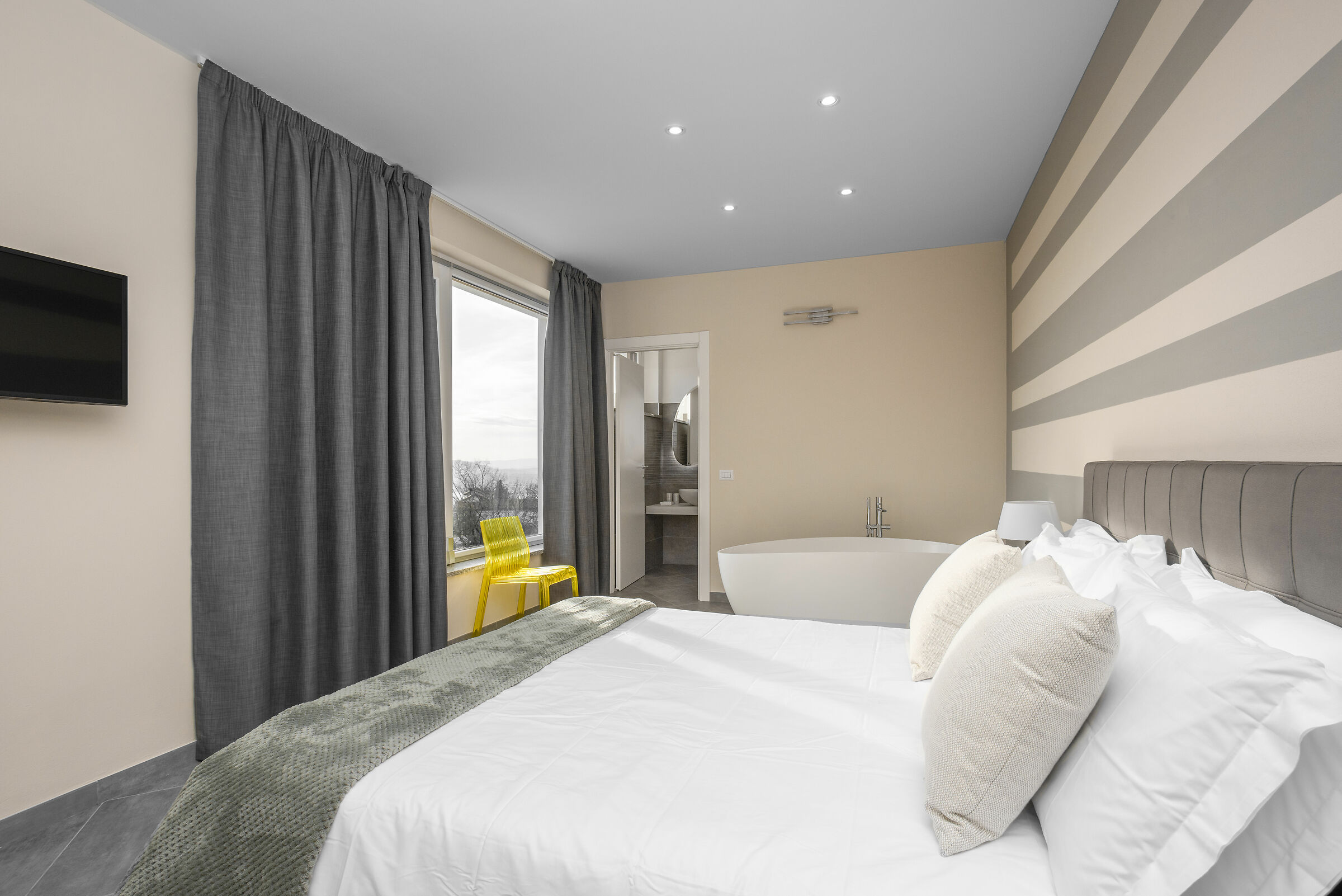 ViveroneLakeRooms, New