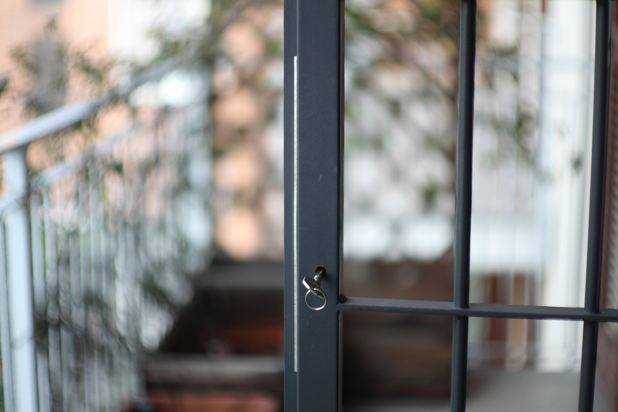 50mm f/1.4 @f/1.4 + 1,4x (eq. 70mm f/2)